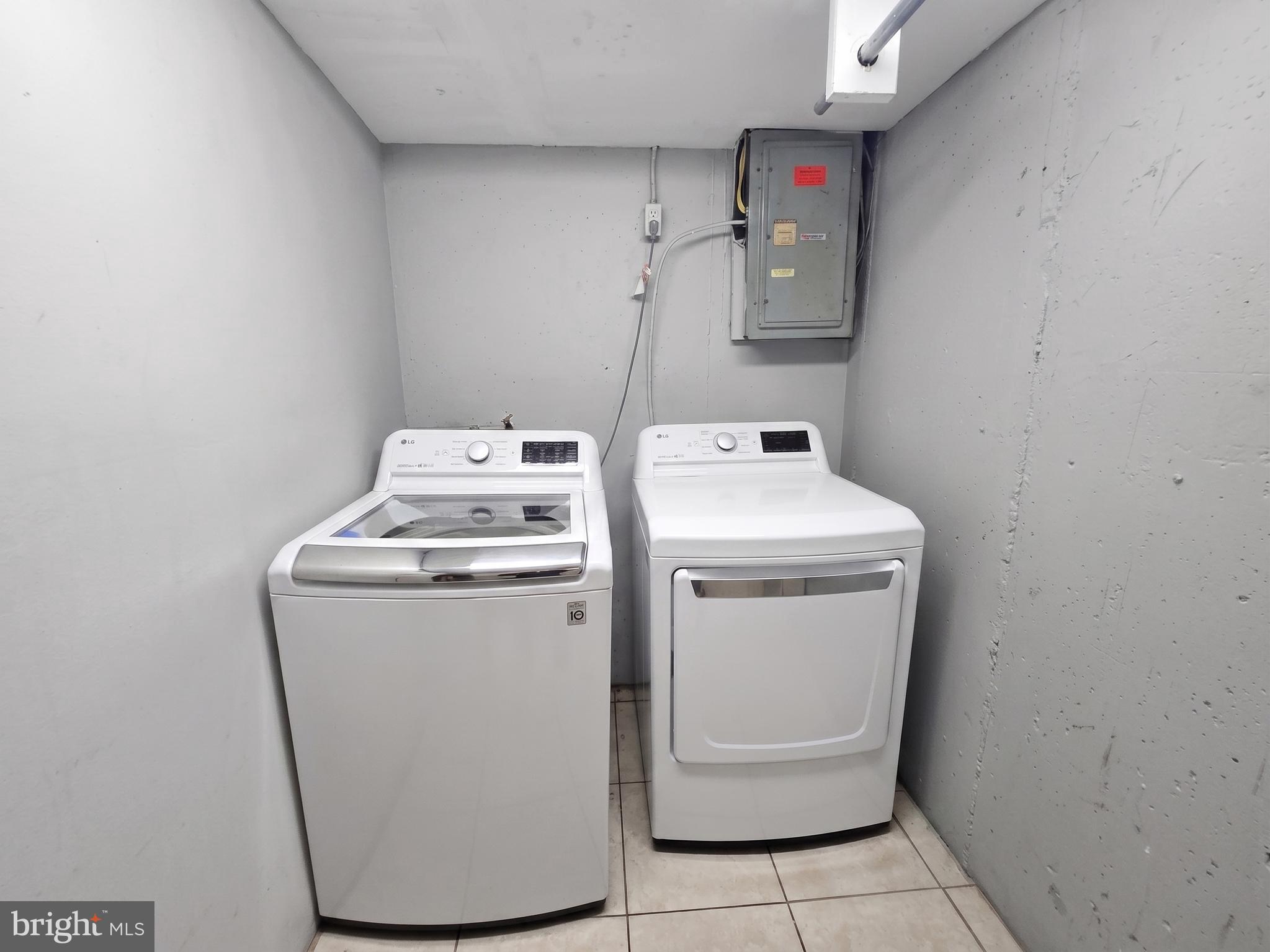 OXFORD CIRCLE - Residential