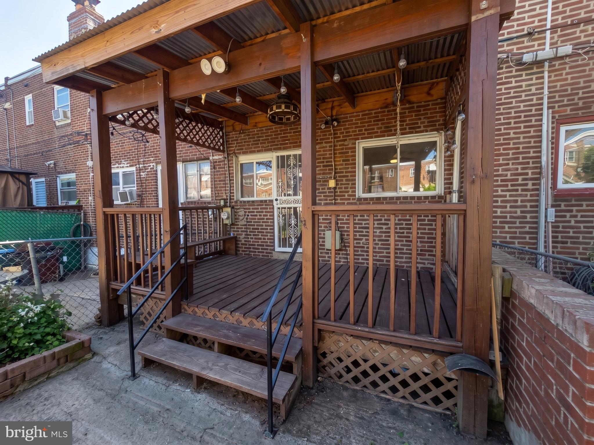 OXFORD CIRCLE - Residential