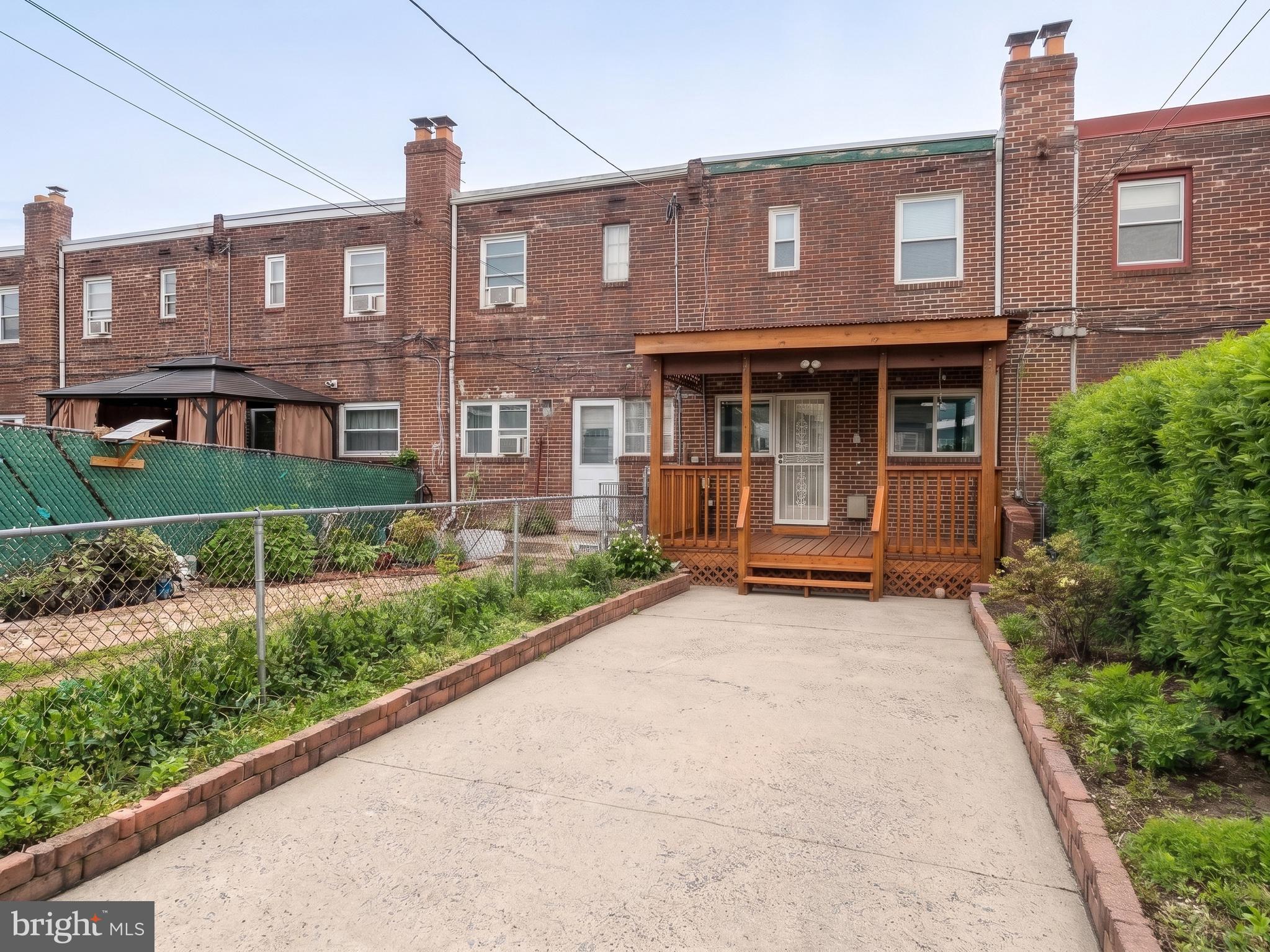 OXFORD CIRCLE - Residential