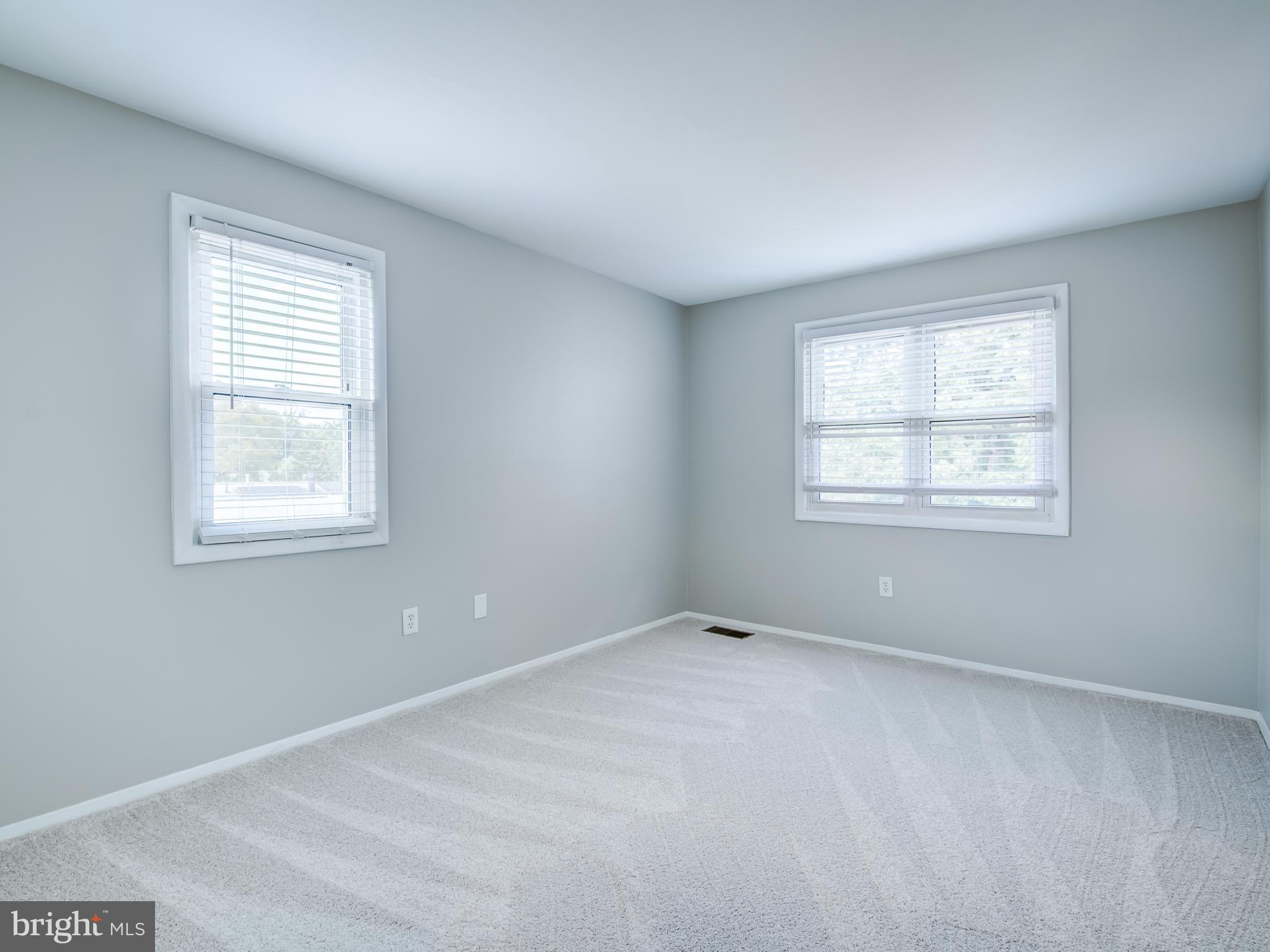 LAURELTON - Residential