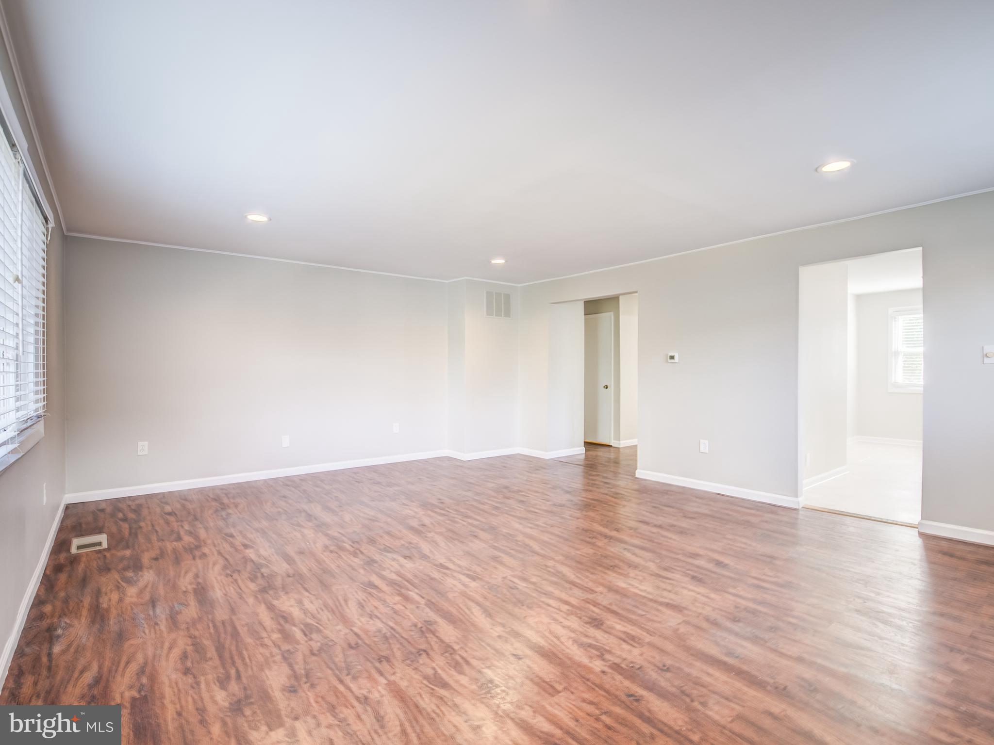 LAURELTON - Residential