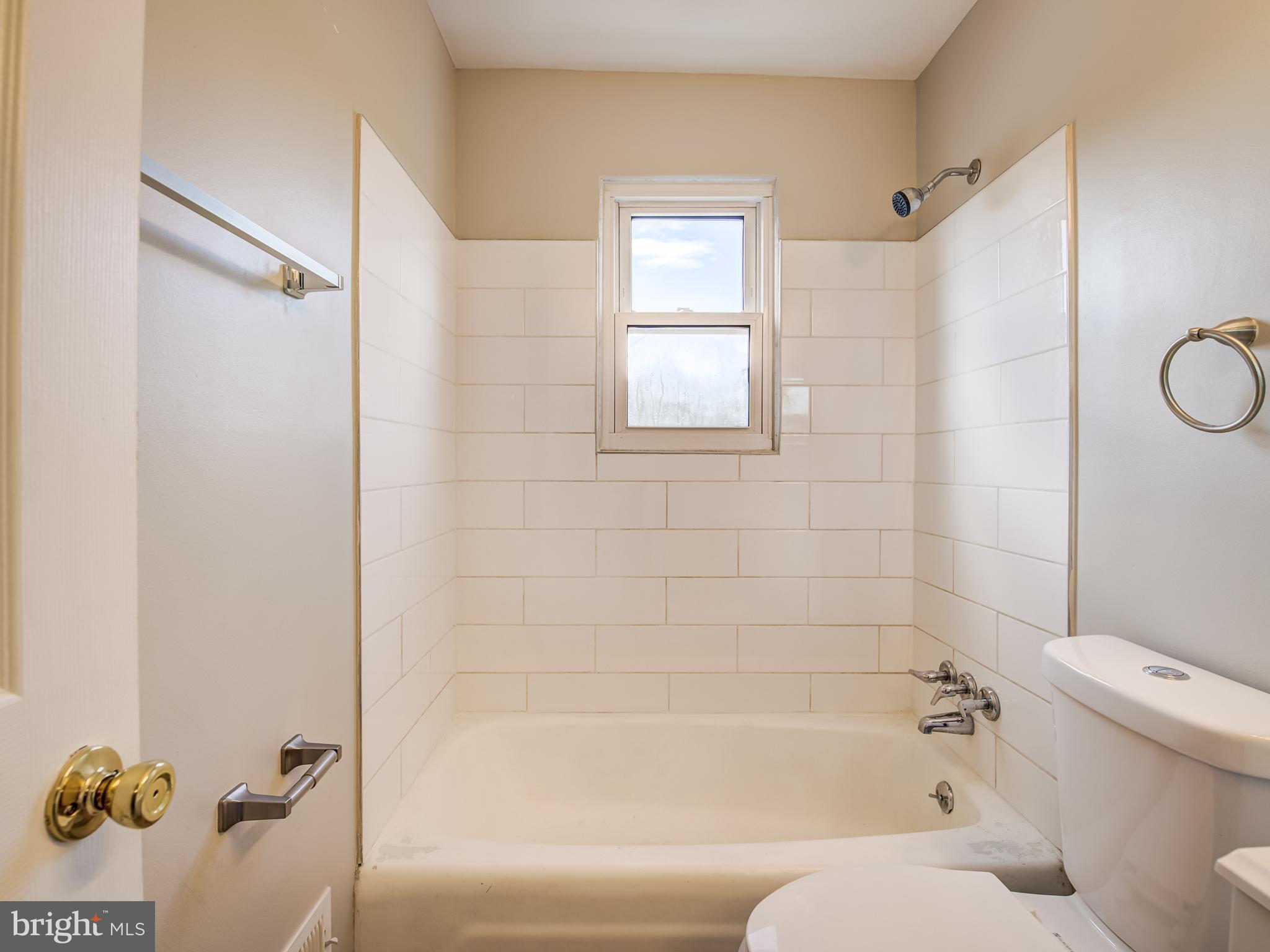 LAURELTON - Residential