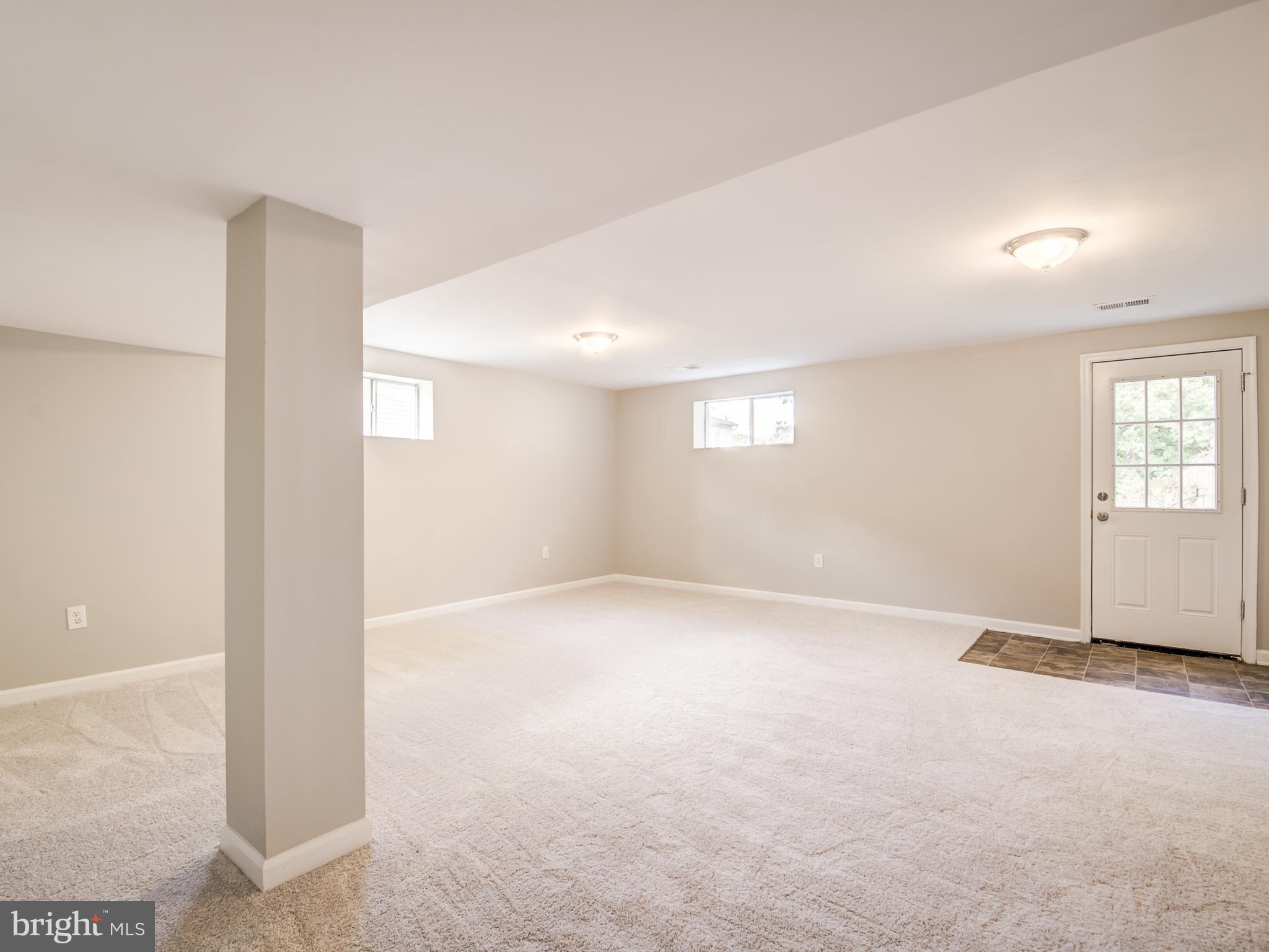 LAURELTON - Residential