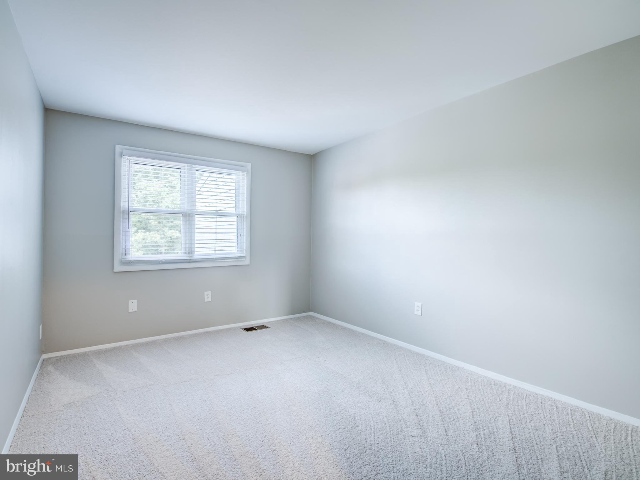 LAURELTON - Residential