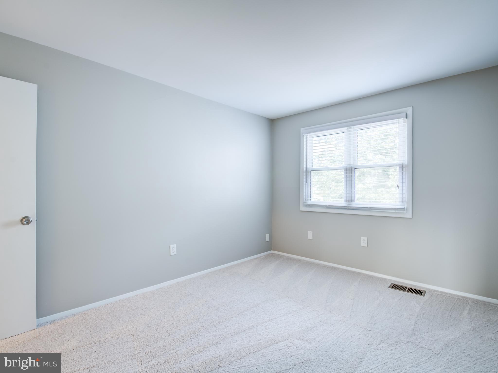 LAURELTON - Residential