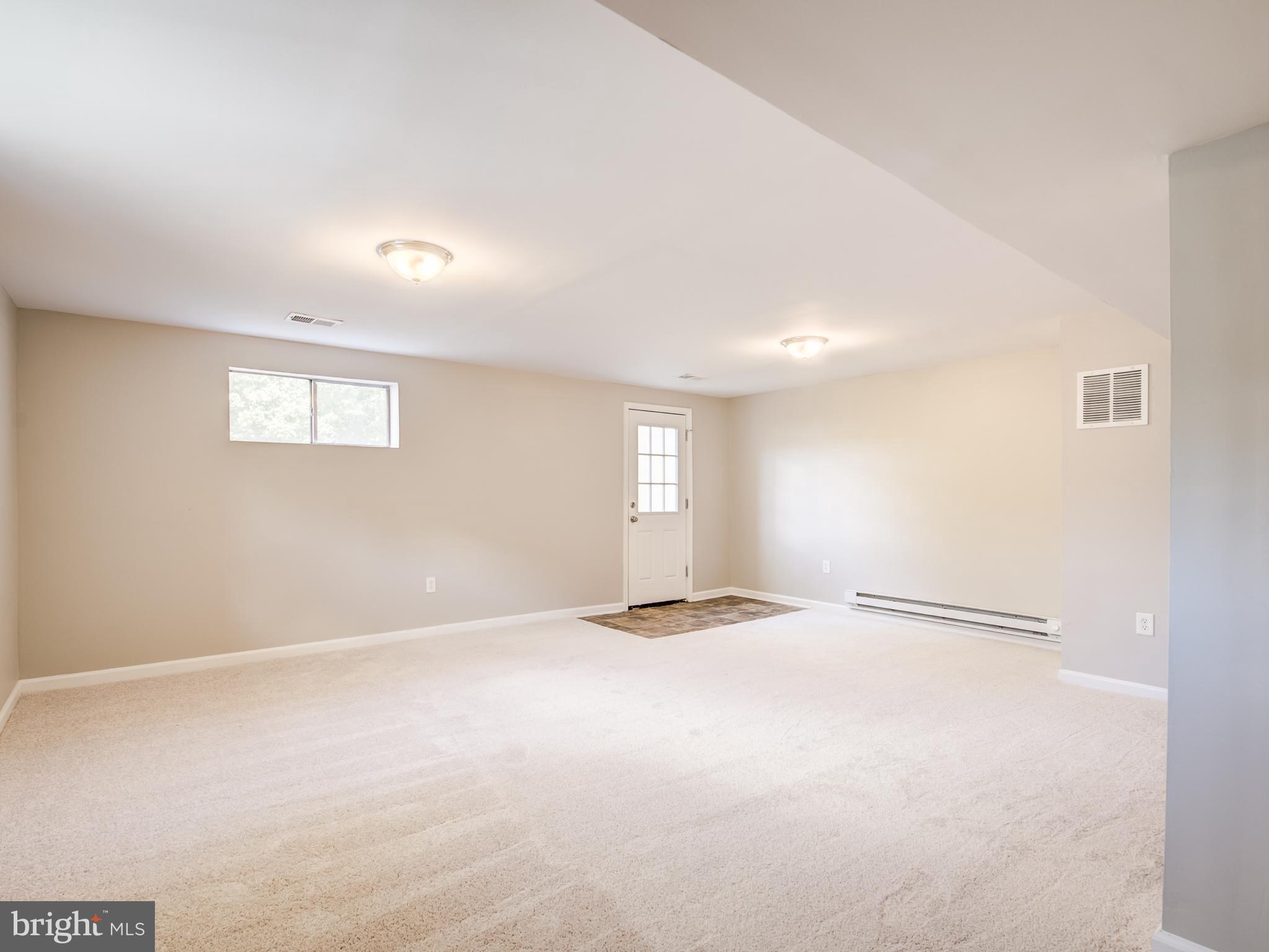 LAURELTON - Residential