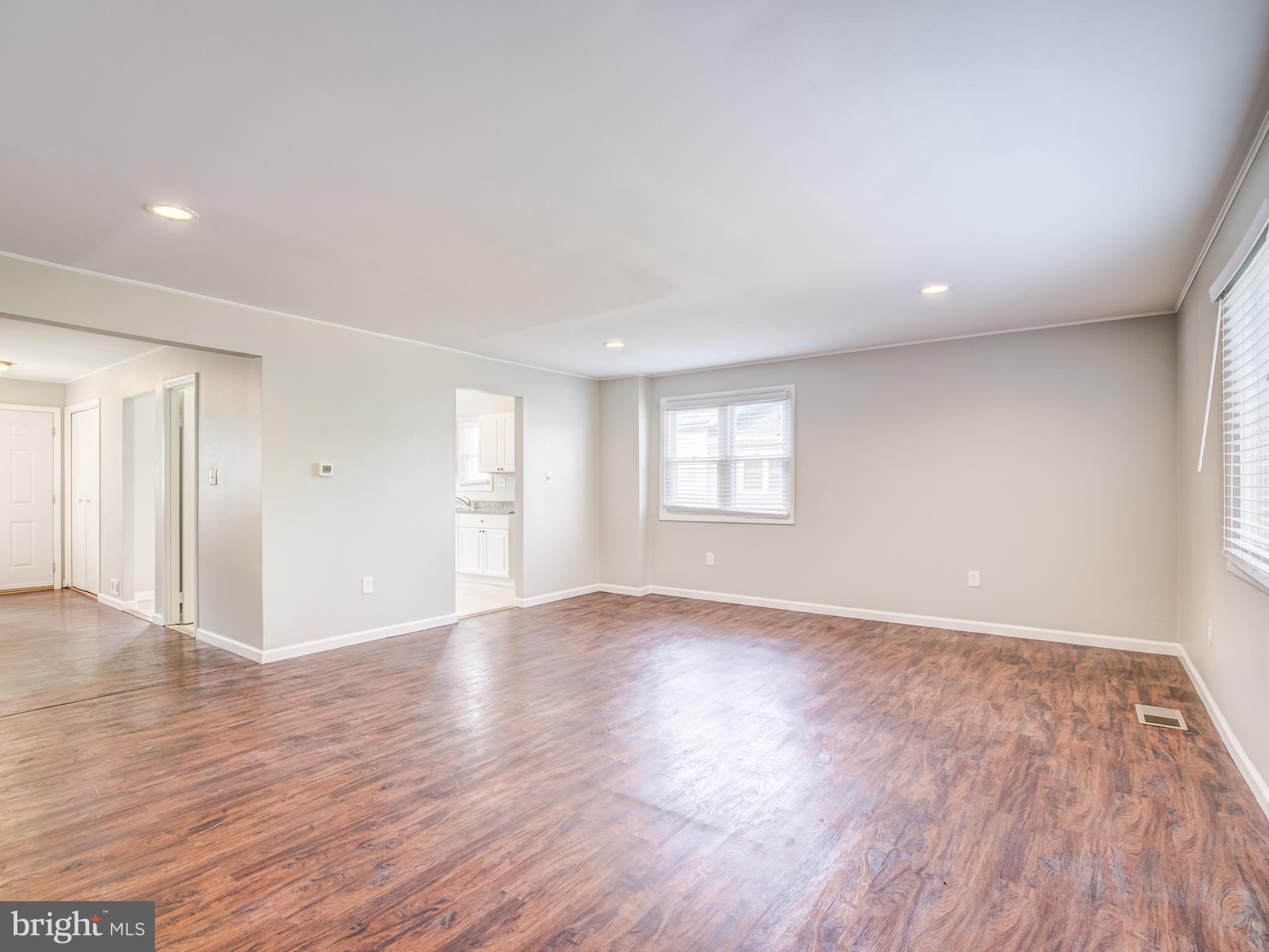 LAURELTON - Residential