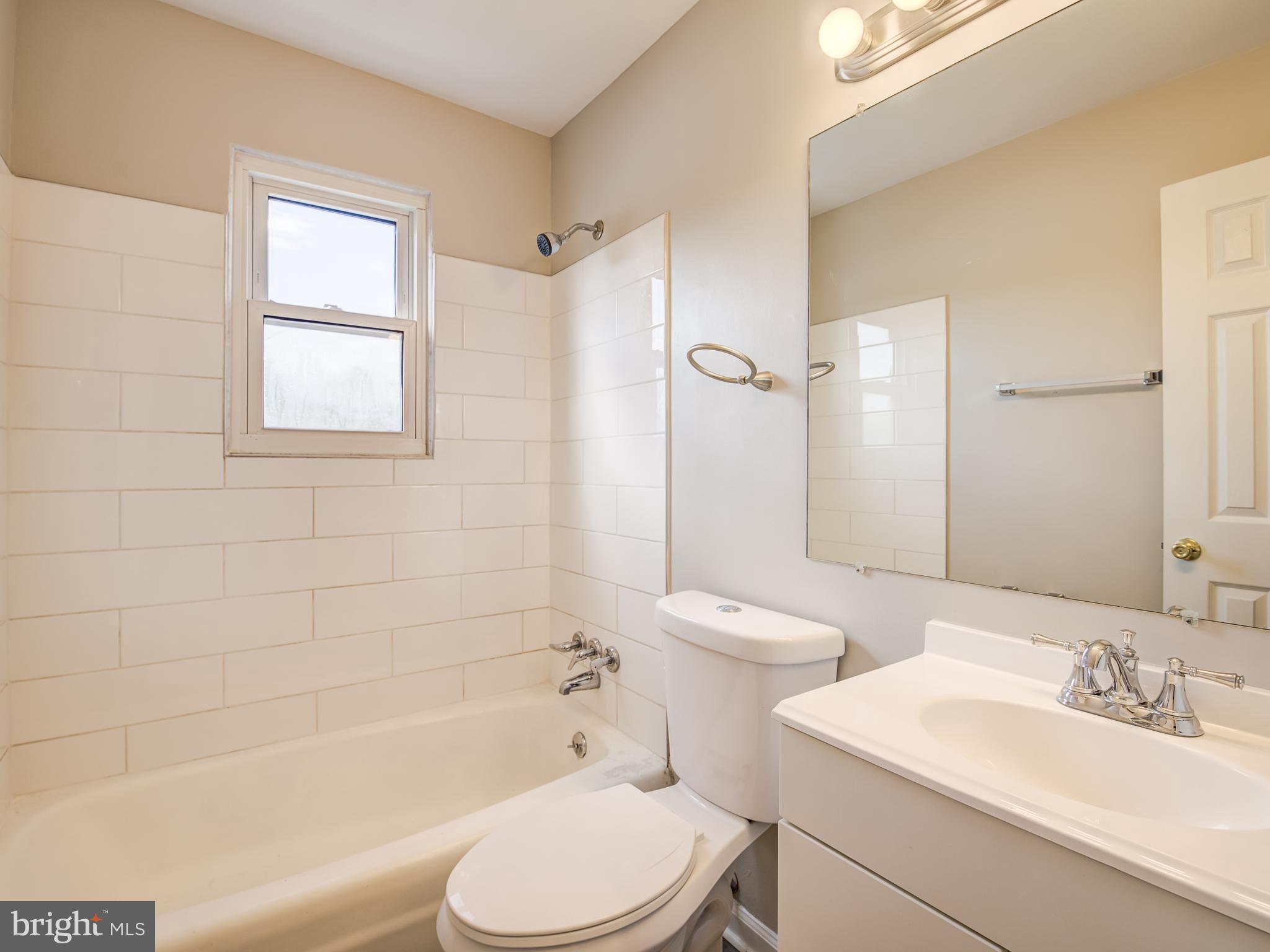 LAURELTON - Residential