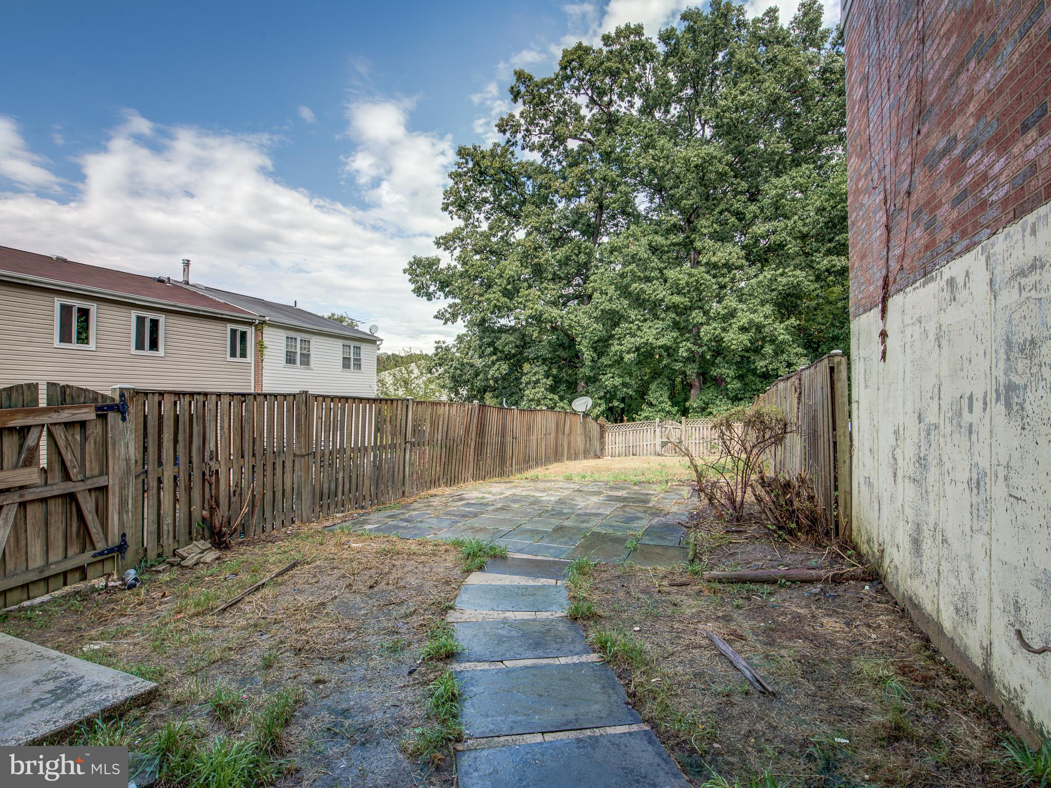 LAURELTON - Residential