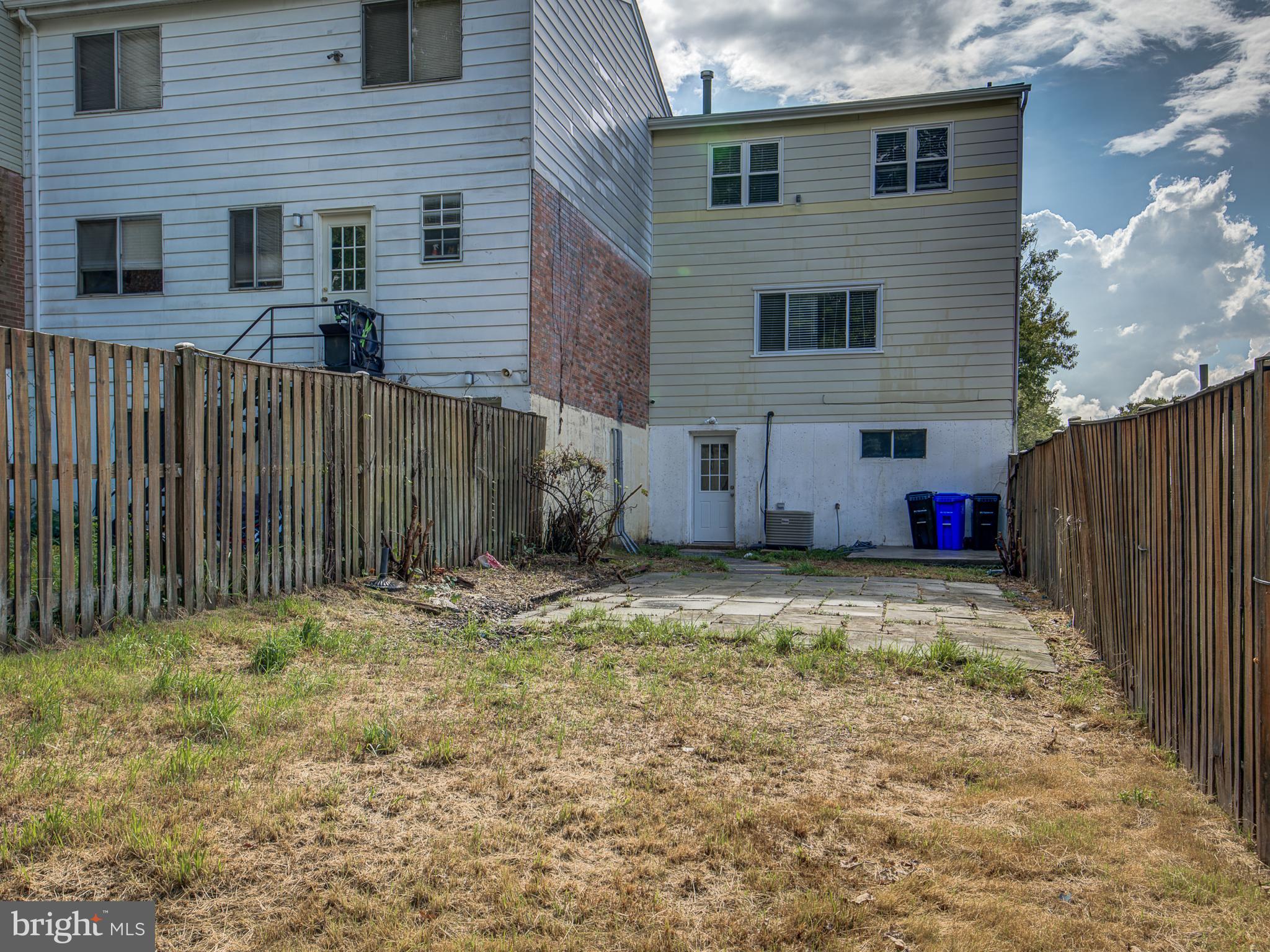 LAURELTON - Residential