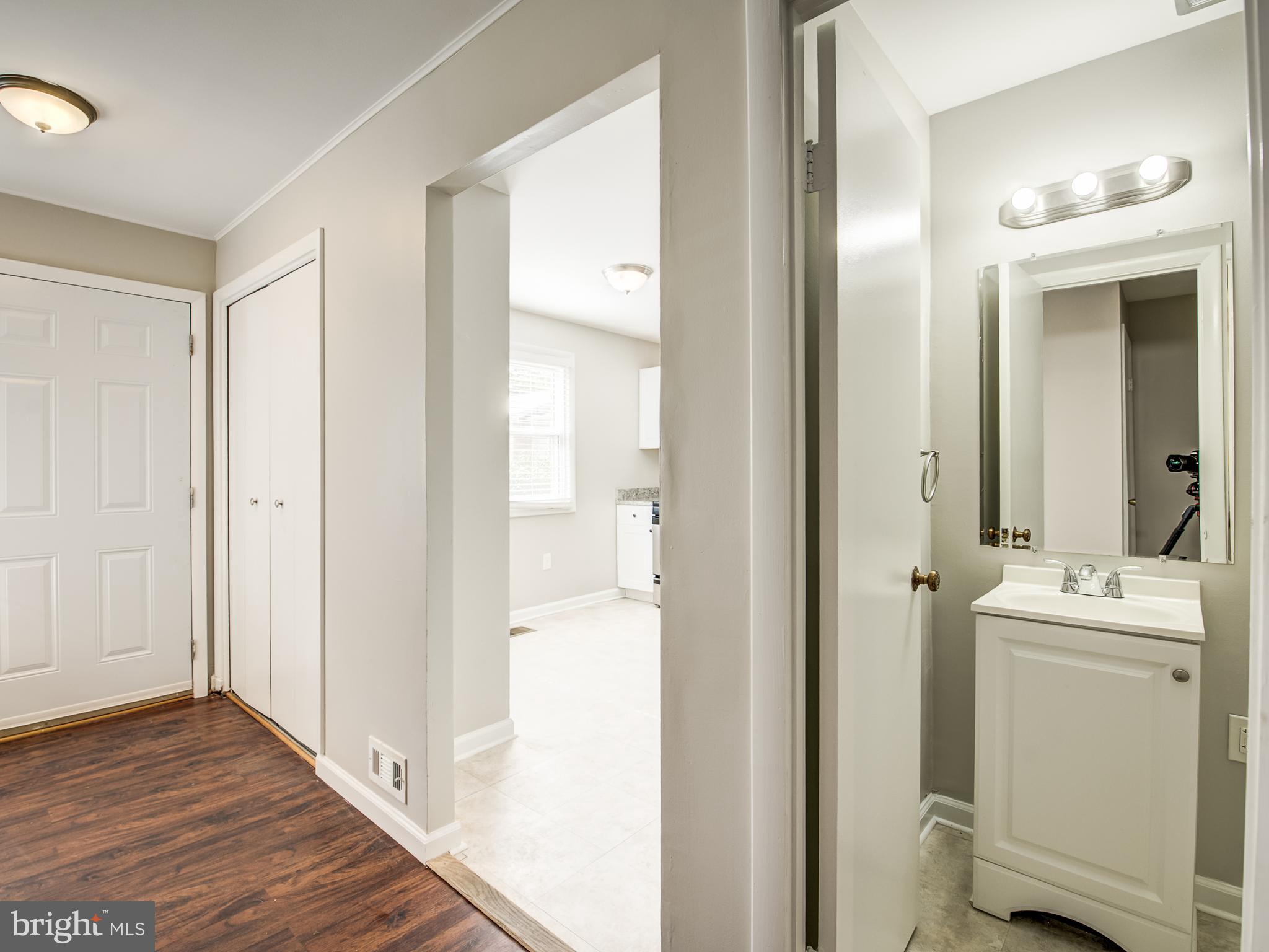 LAURELTON - Residential