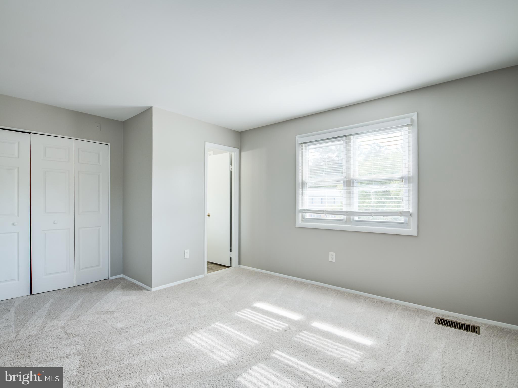 LAURELTON - Residential