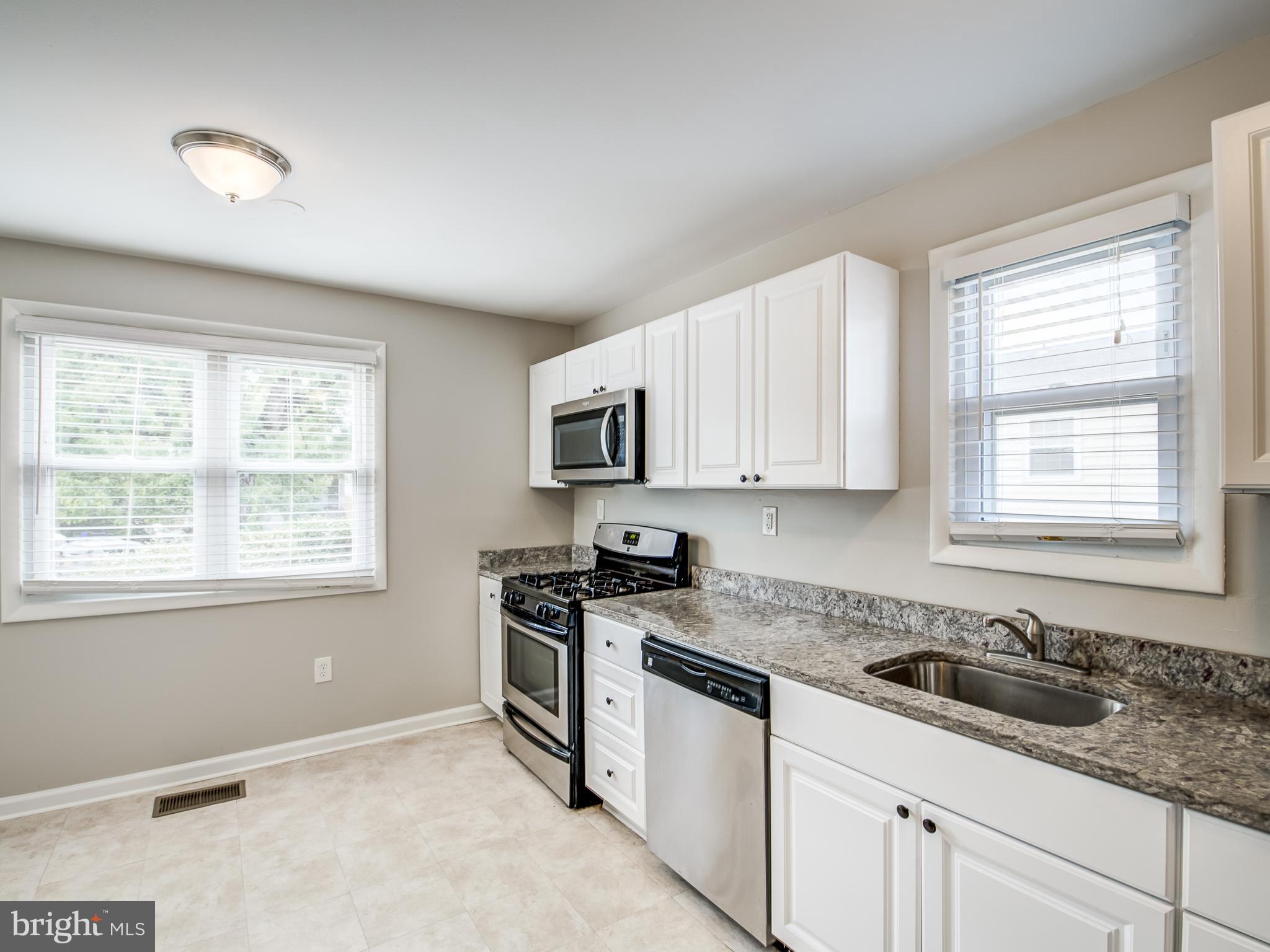 LAURELTON - Residential