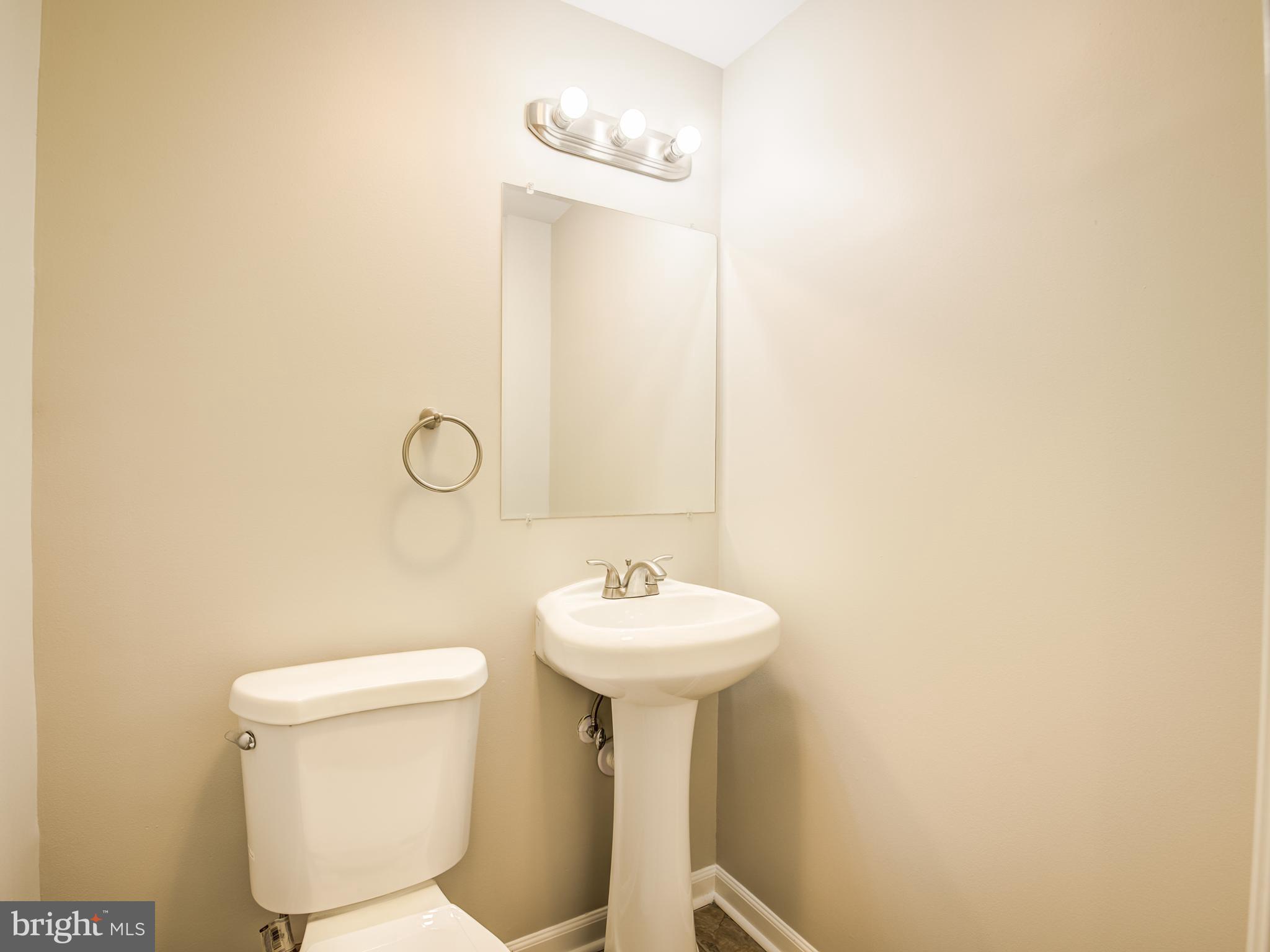 LAURELTON - Residential