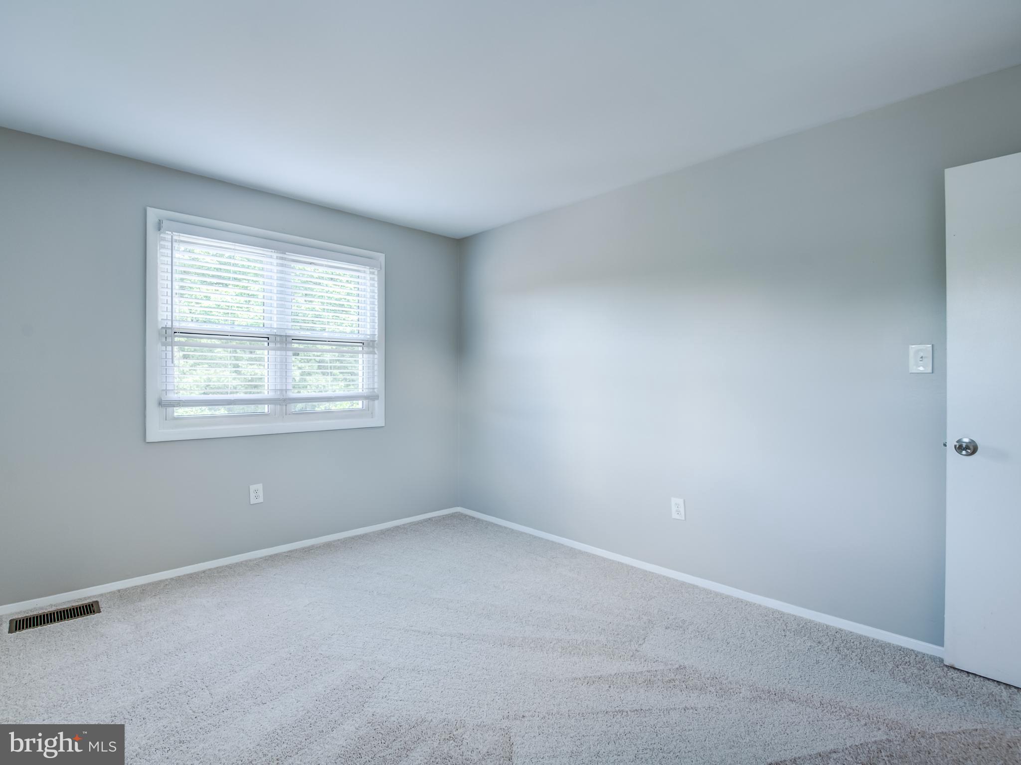 LAURELTON - Residential