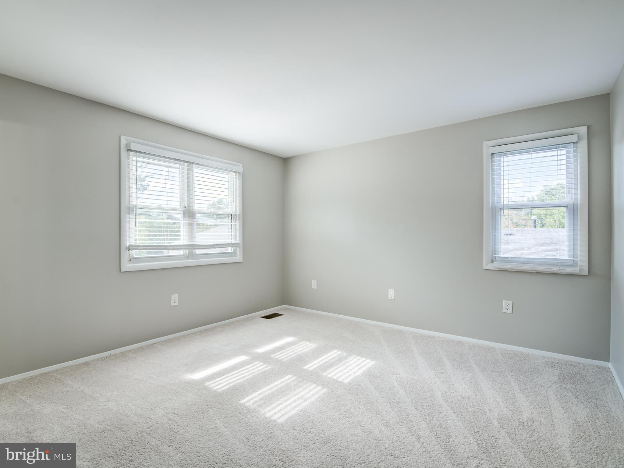 LAURELTON - Residential