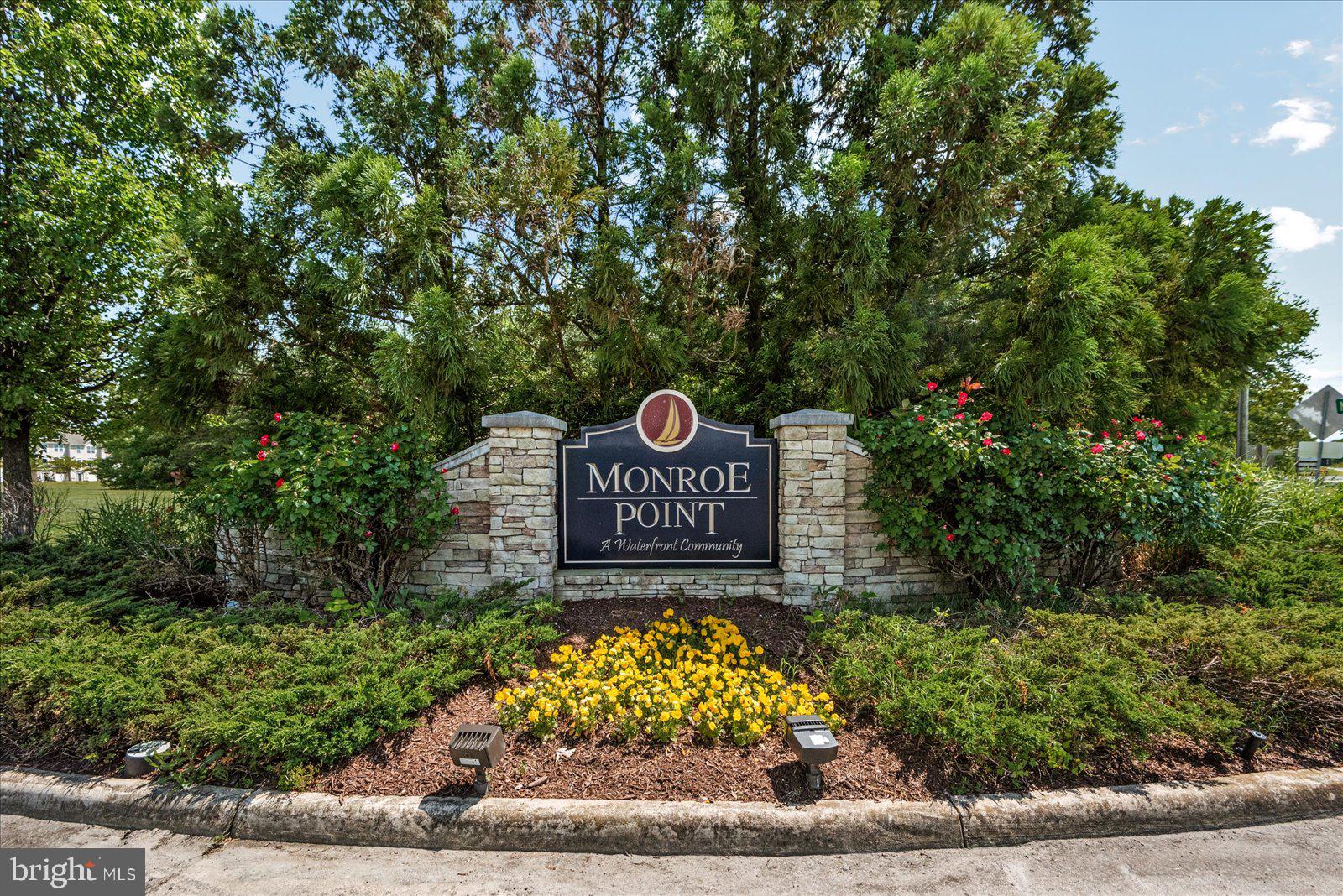 MONROE POINT TOWNHOUSES - Residential