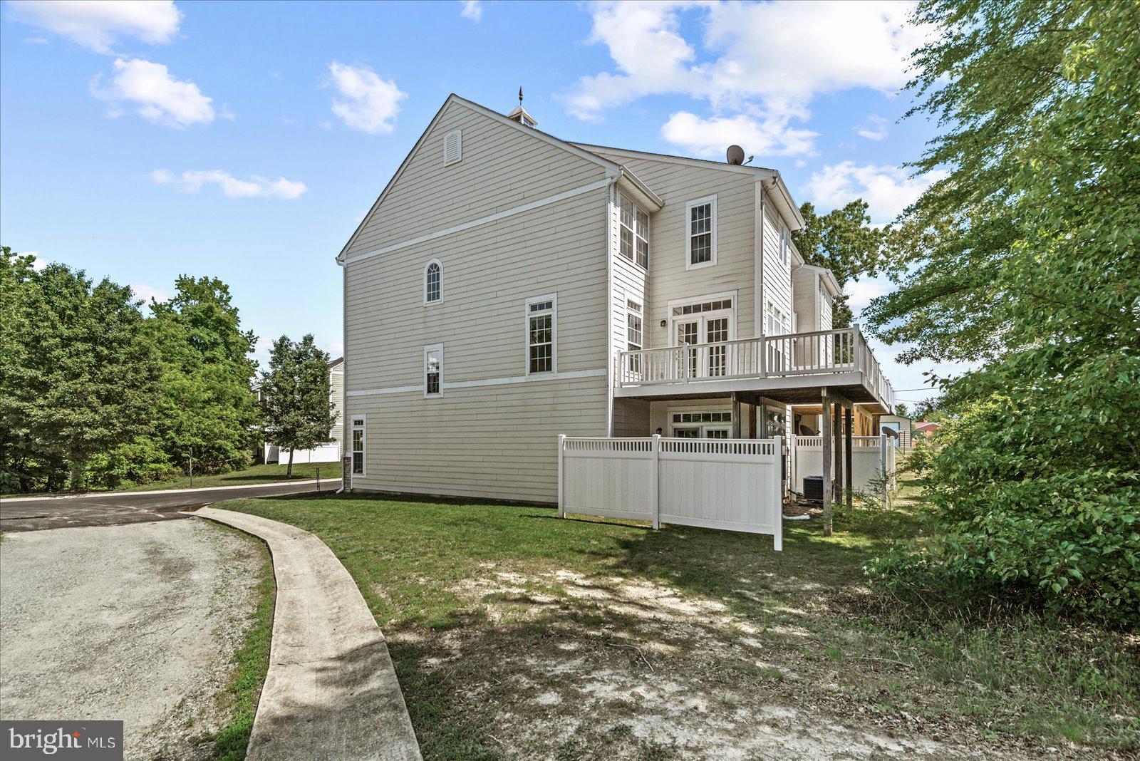 MONROE POINT TOWNHOUSES - Residential