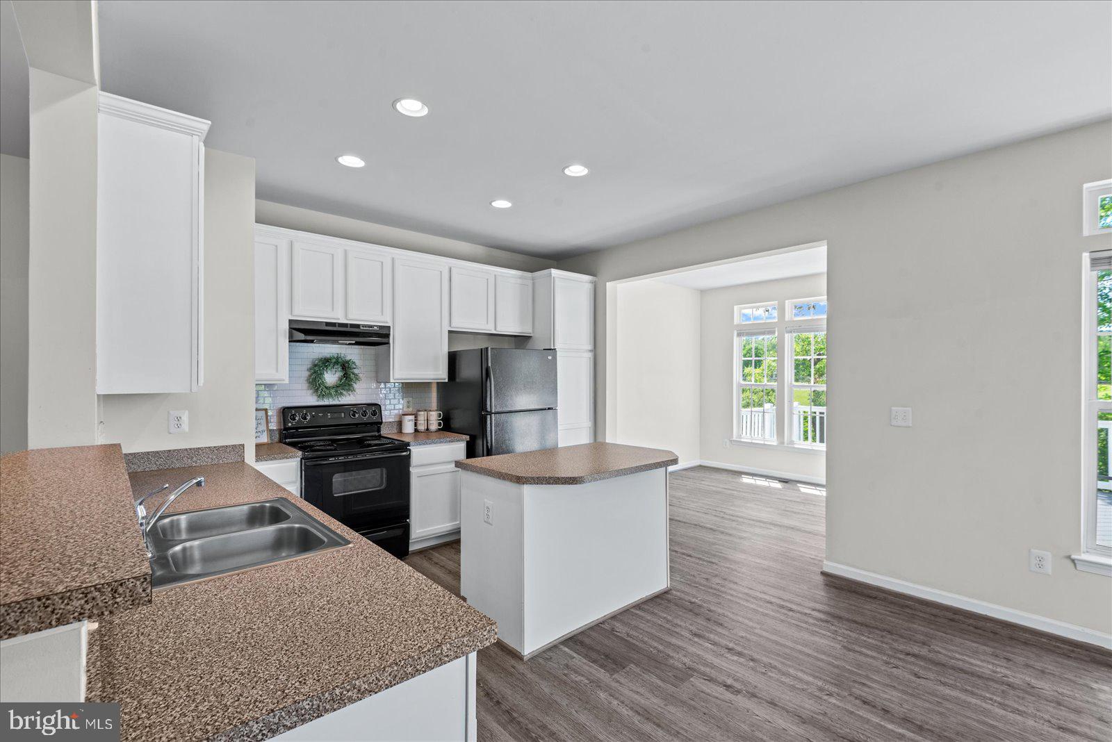 MONROE POINT TOWNHOUSES - Residential