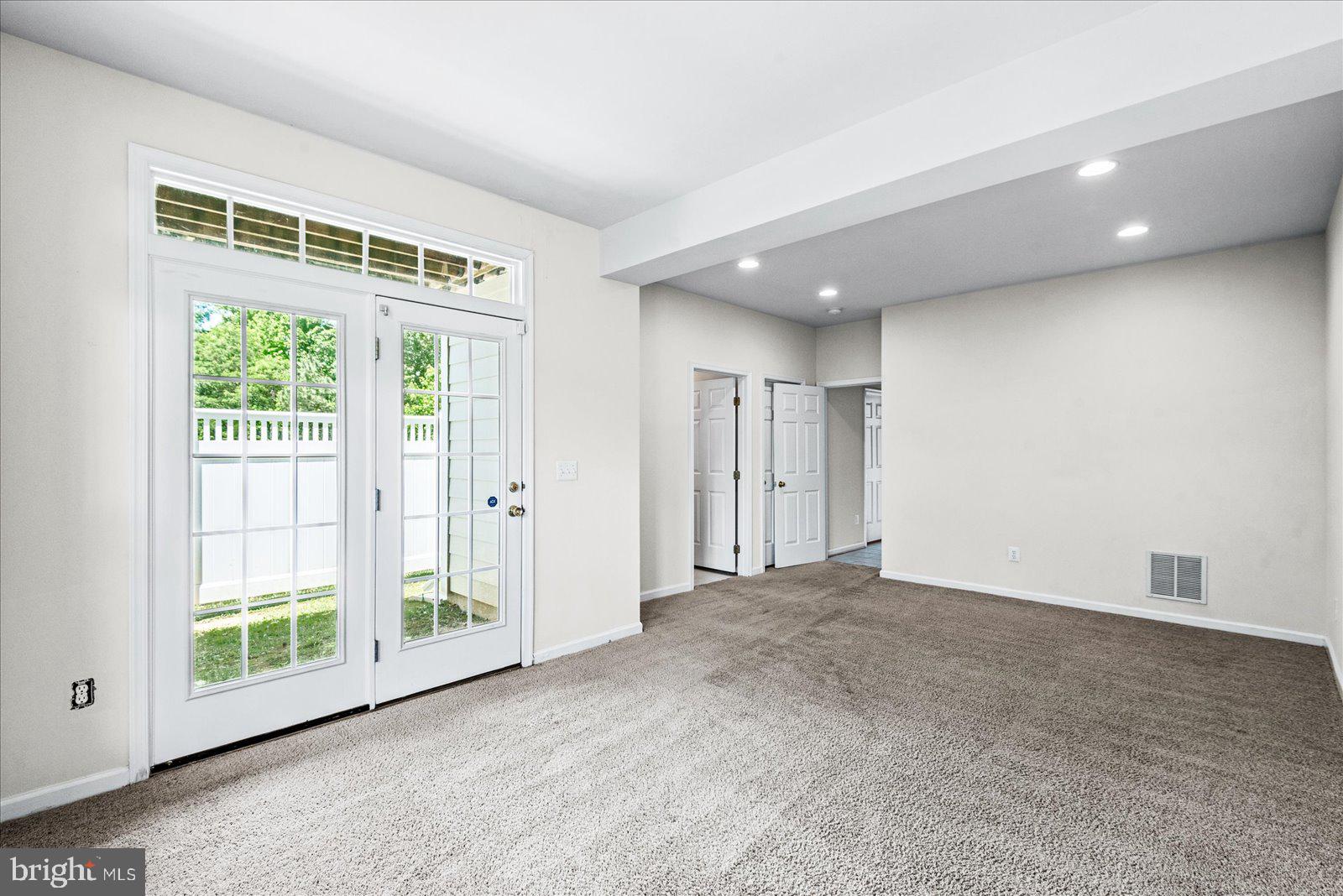 MONROE POINT TOWNHOUSES - Residential