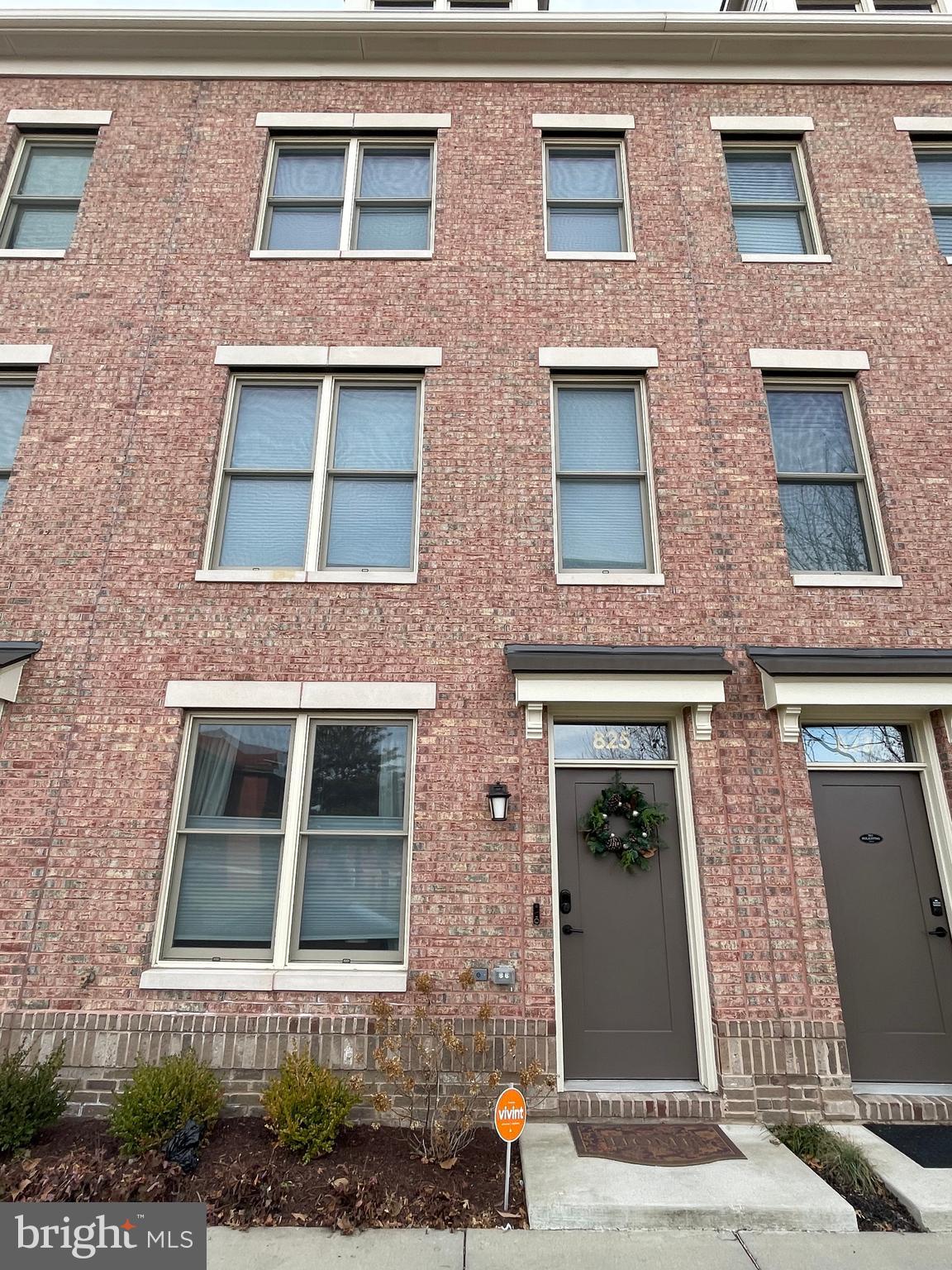 825 SYCAMORE DRIVE SE