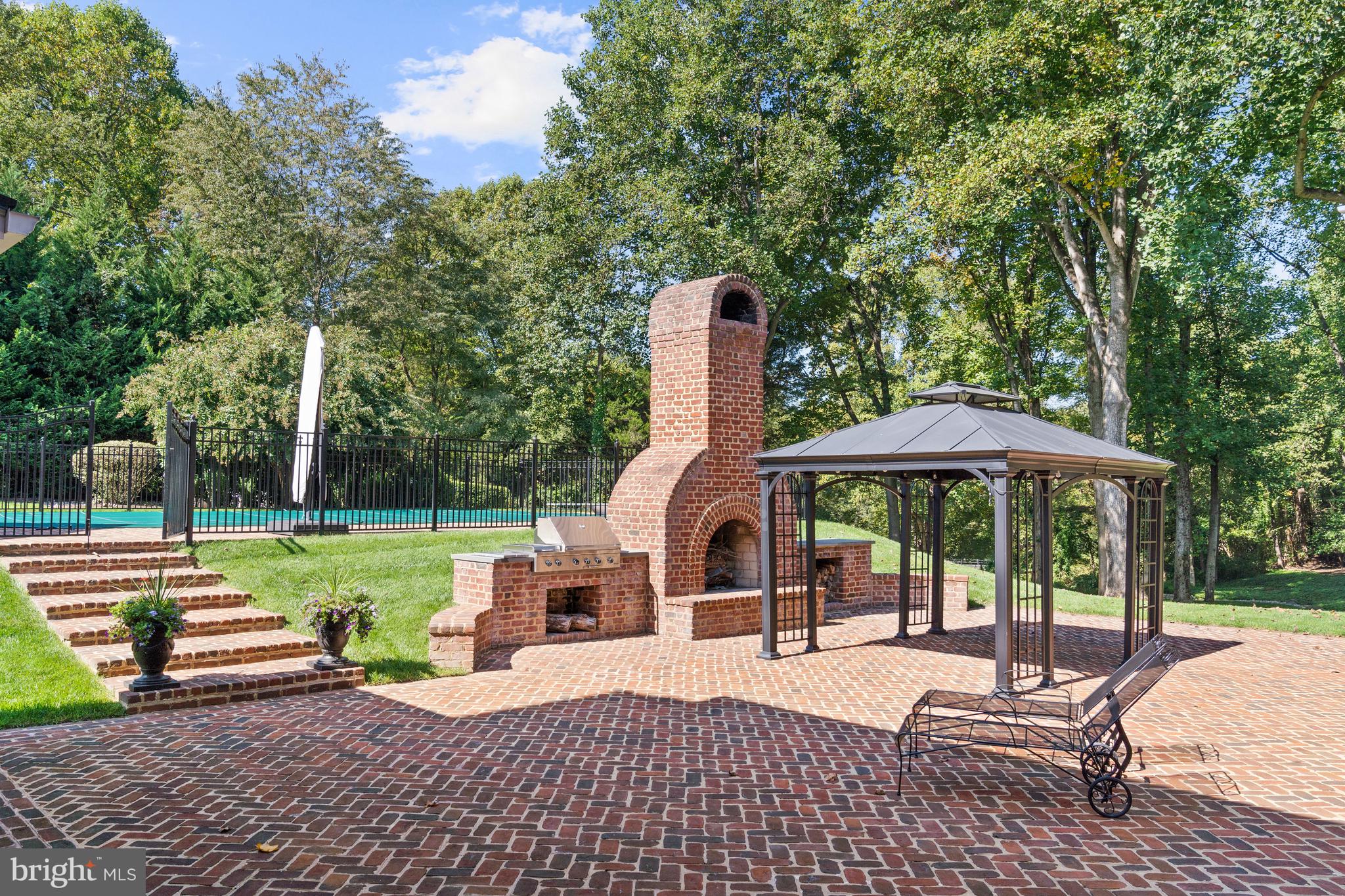 SADDLE RIDGE - Residential