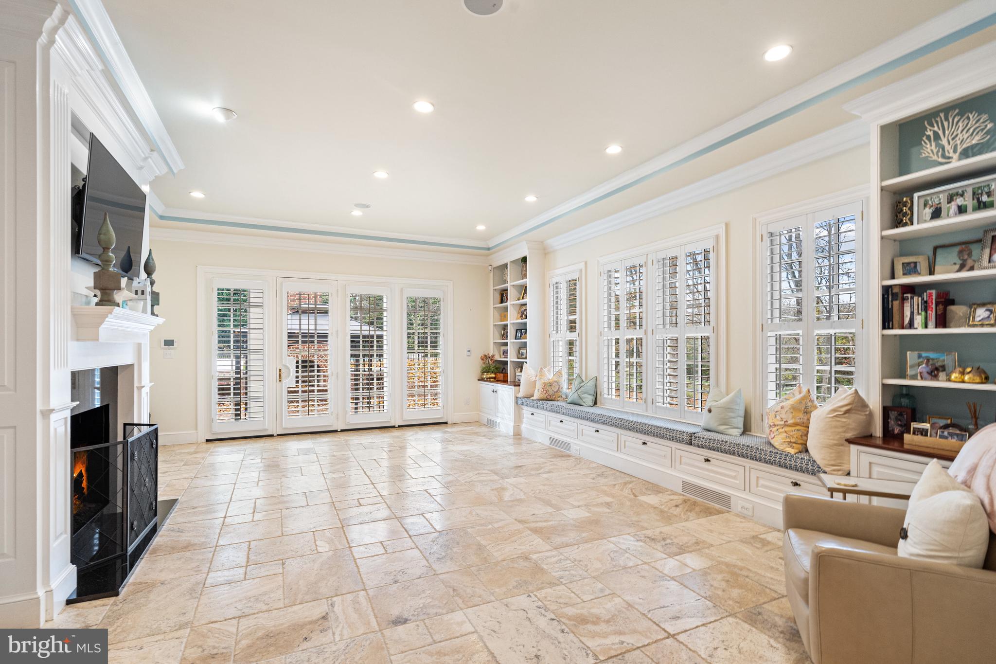 SADDLE RIDGE - Residential