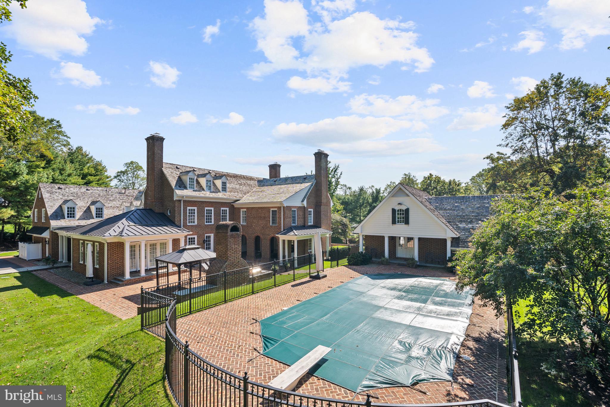 SADDLE RIDGE - Residential