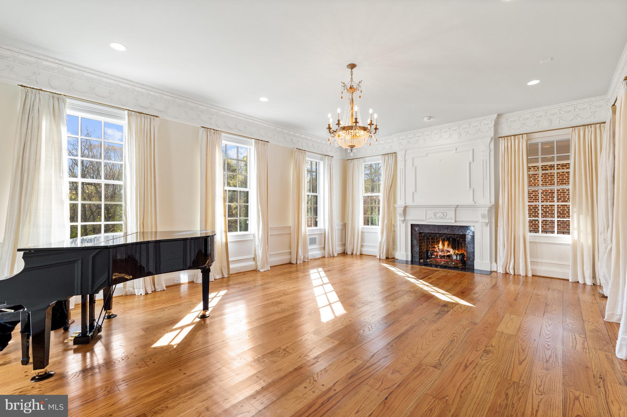 SADDLE RIDGE - Residential