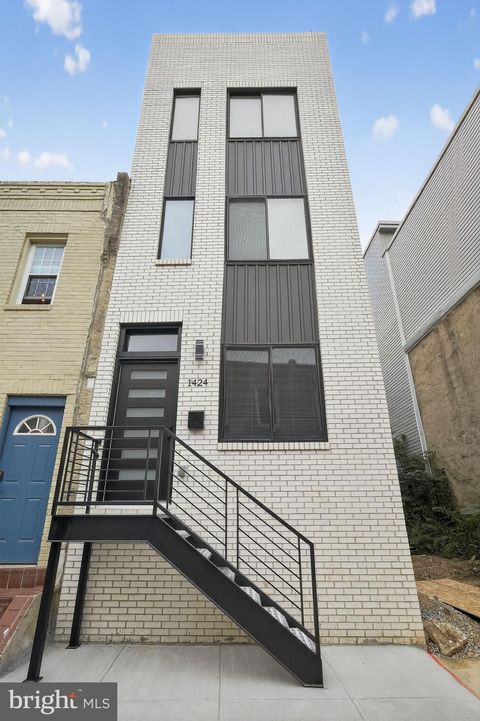 Townhouse For Sale - 1424 S Ringgold Street<br/> PHILADELPHIA, PA 19146