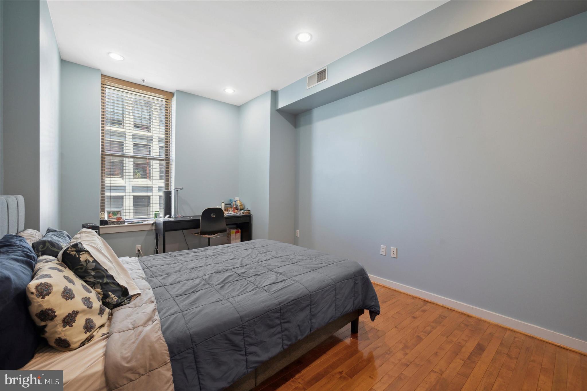 WASHINGTON SQ - Residential