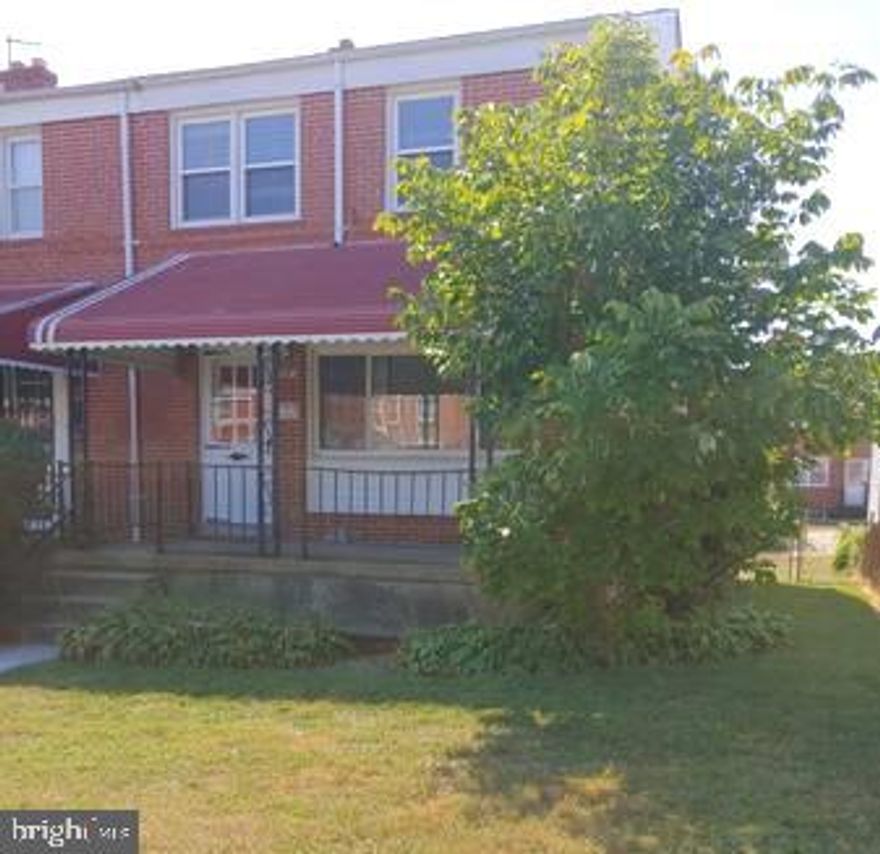 End unit townhome with hardwood floors, updated kitchen and all new paint.  3 befrooms, 1.5 baths. Available 11-10-25