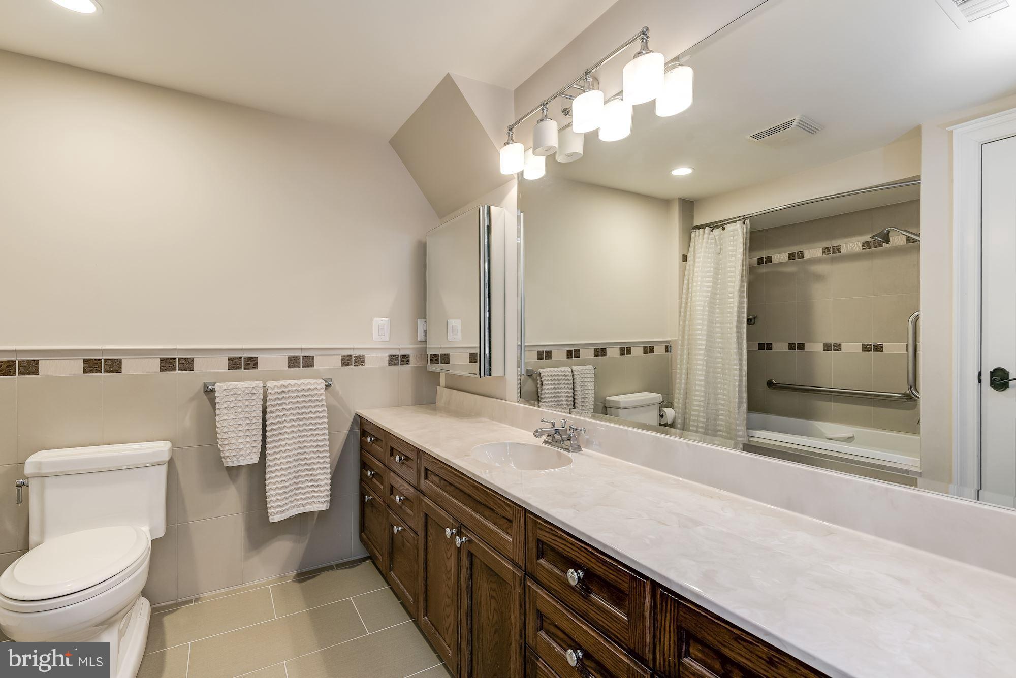 GREENWICH FOREST - Residential