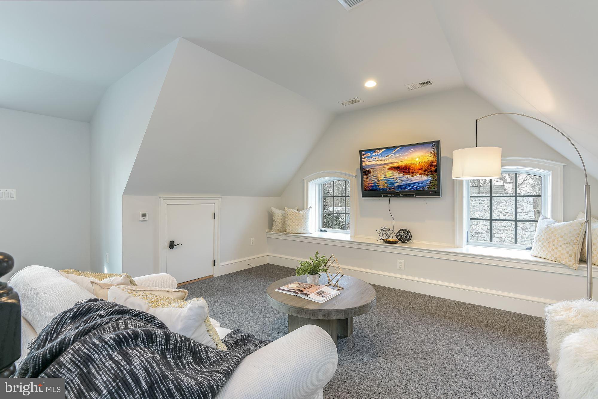 GREENWICH FOREST - Residential