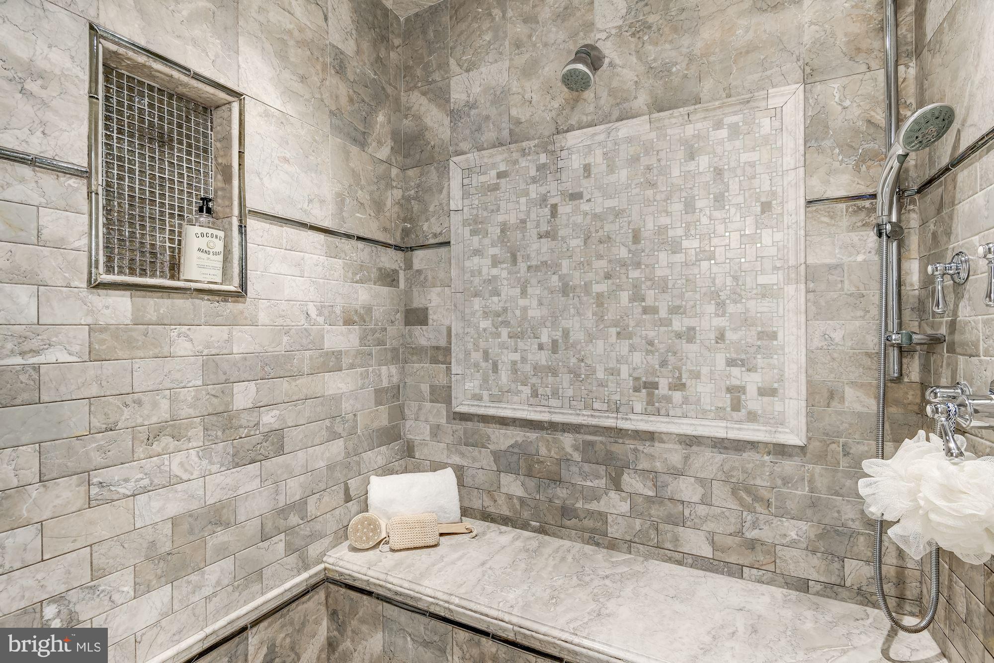 GREENWICH FOREST - Residential