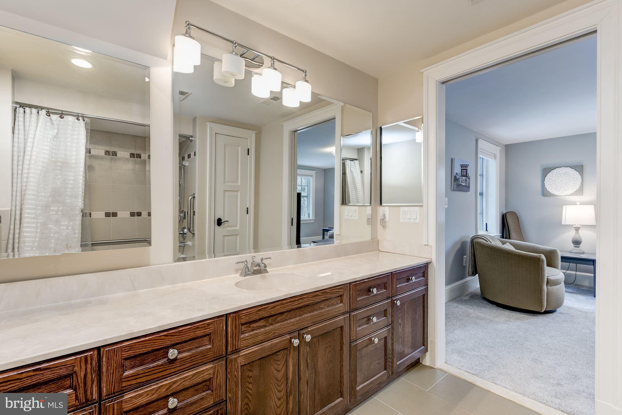 GREENWICH FOREST - Residential