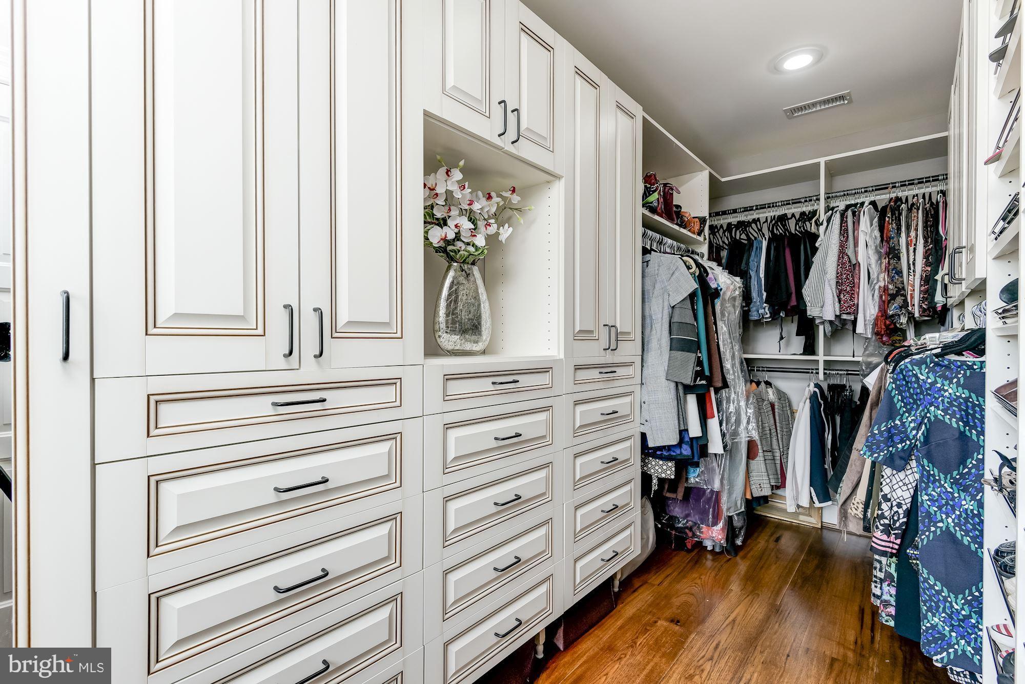 GREENWICH FOREST - Residential