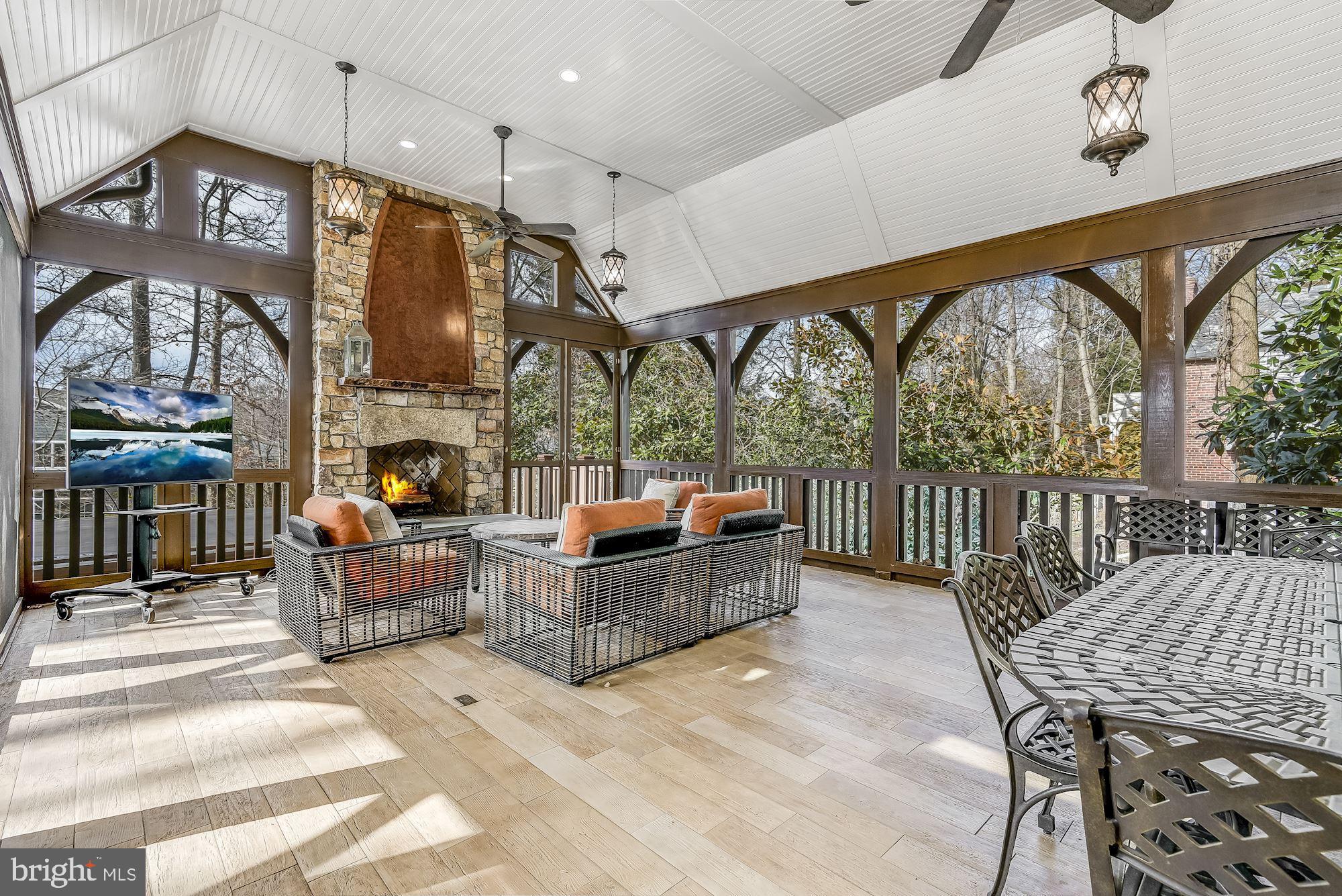 GREENWICH FOREST - Residential