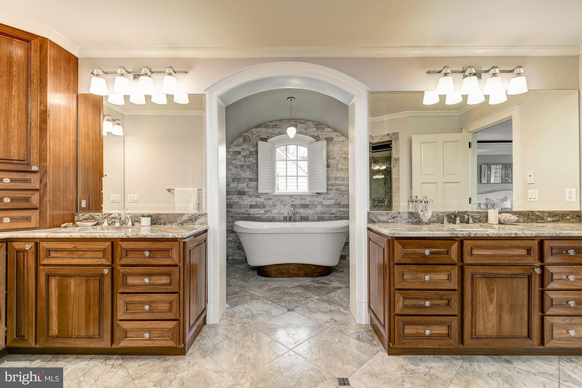 GREENWICH FOREST - Residential