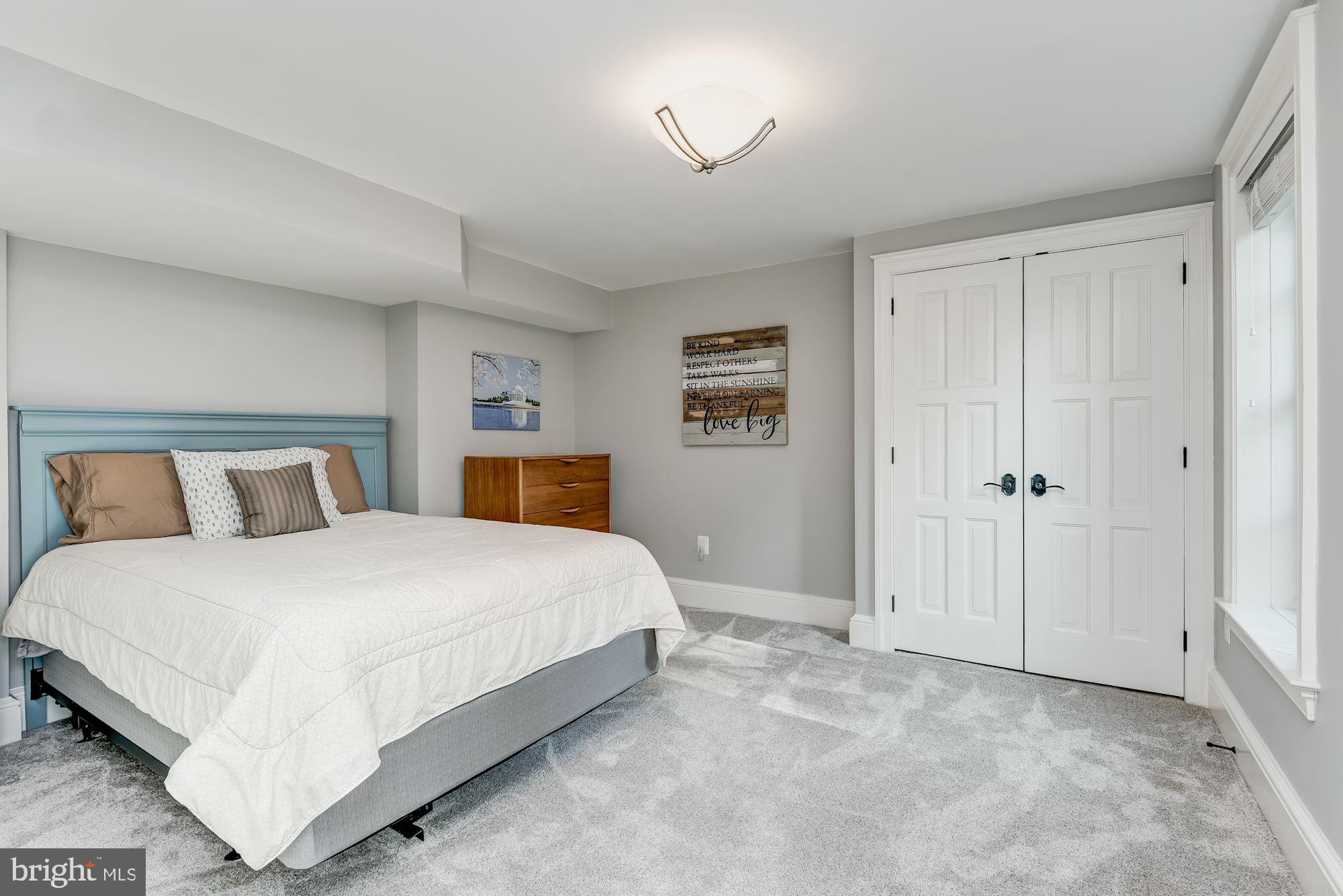 GREENWICH FOREST - Residential