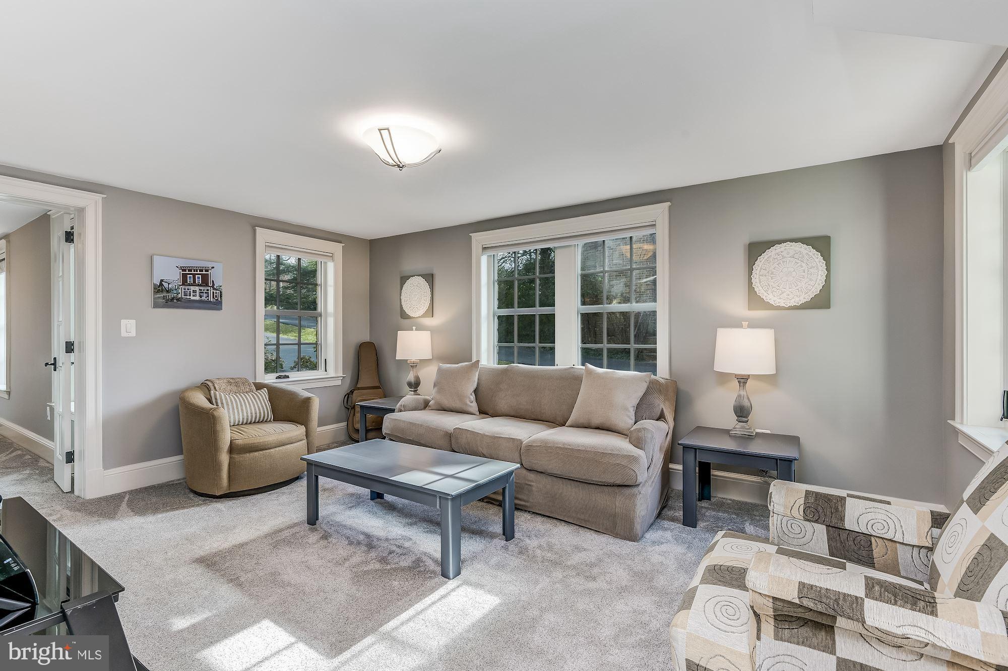 GREENWICH FOREST - Residential