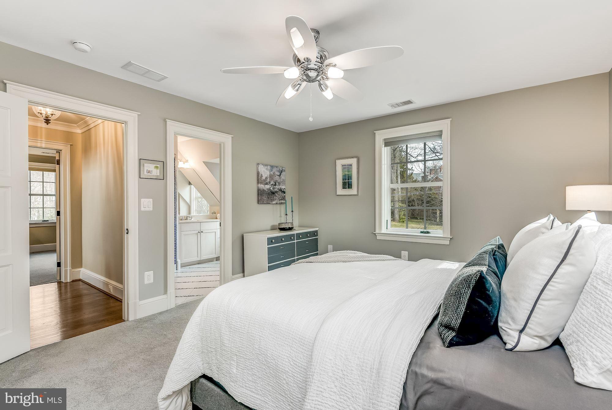 GREENWICH FOREST - Residential