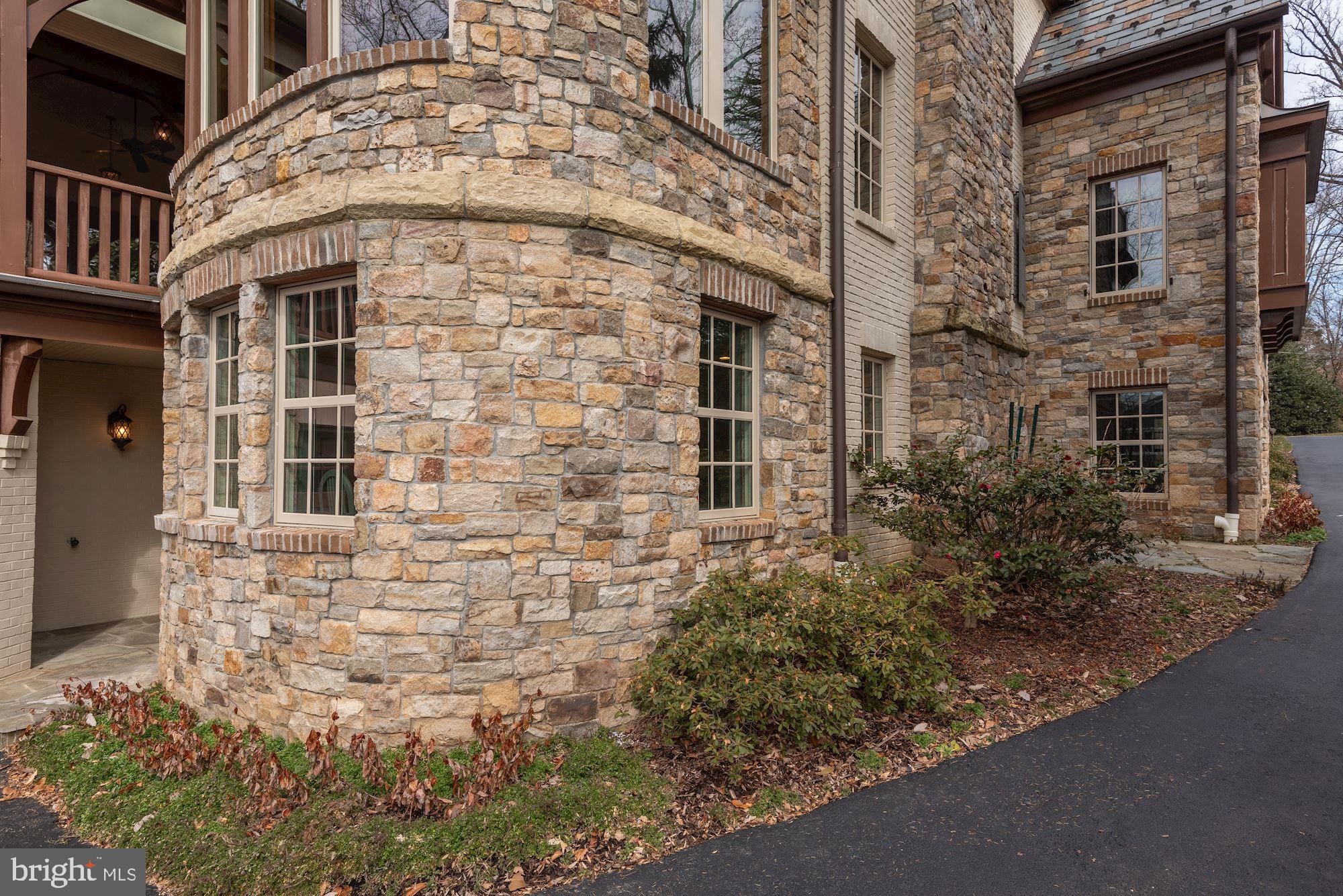 GREENWICH FOREST - Residential