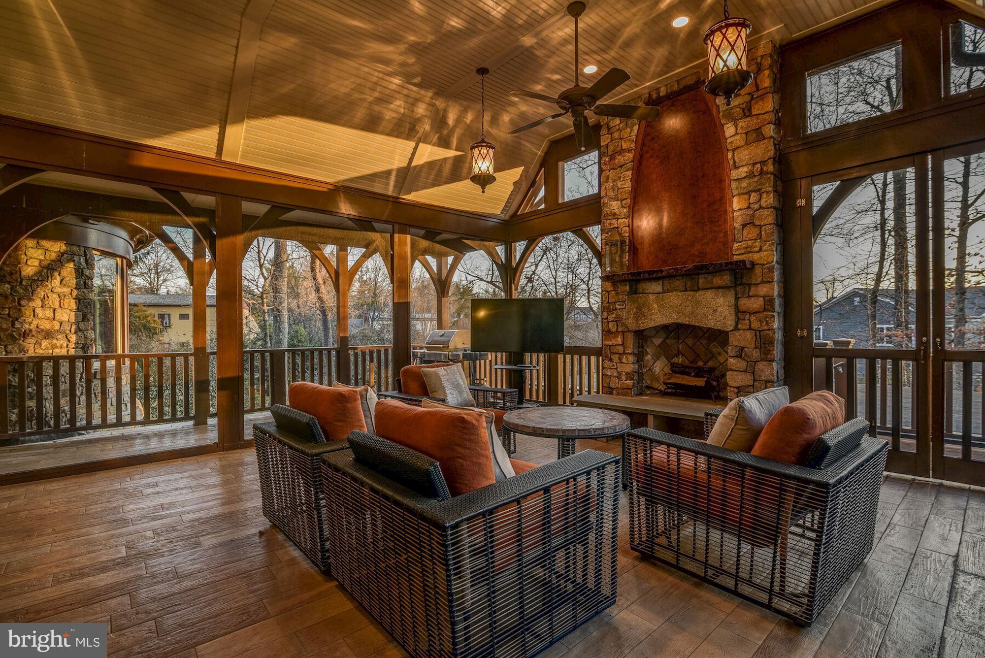 GREENWICH FOREST - Residential