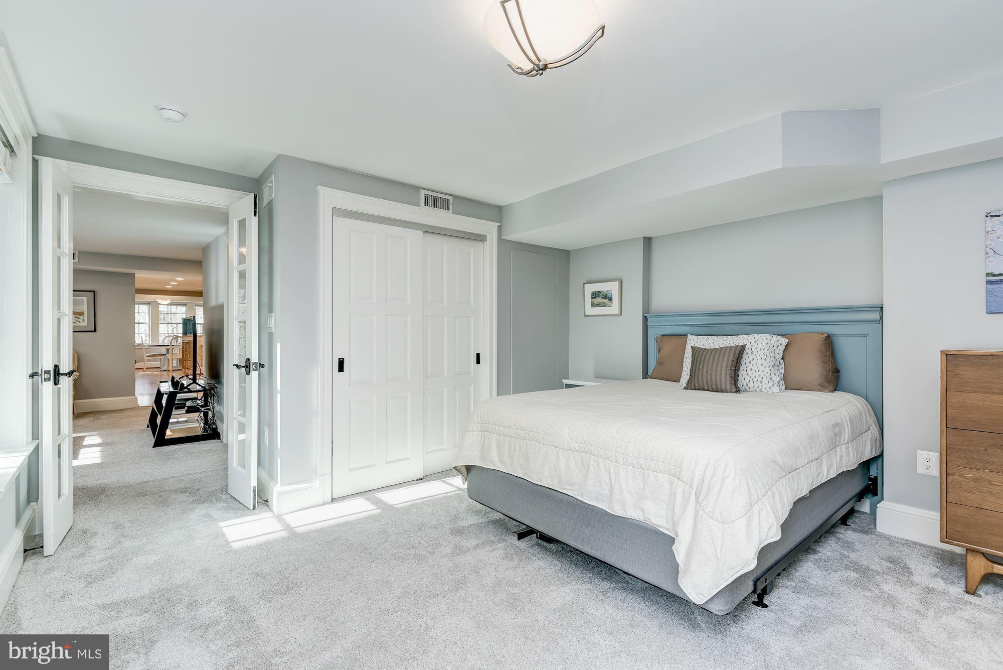 GREENWICH FOREST - Residential