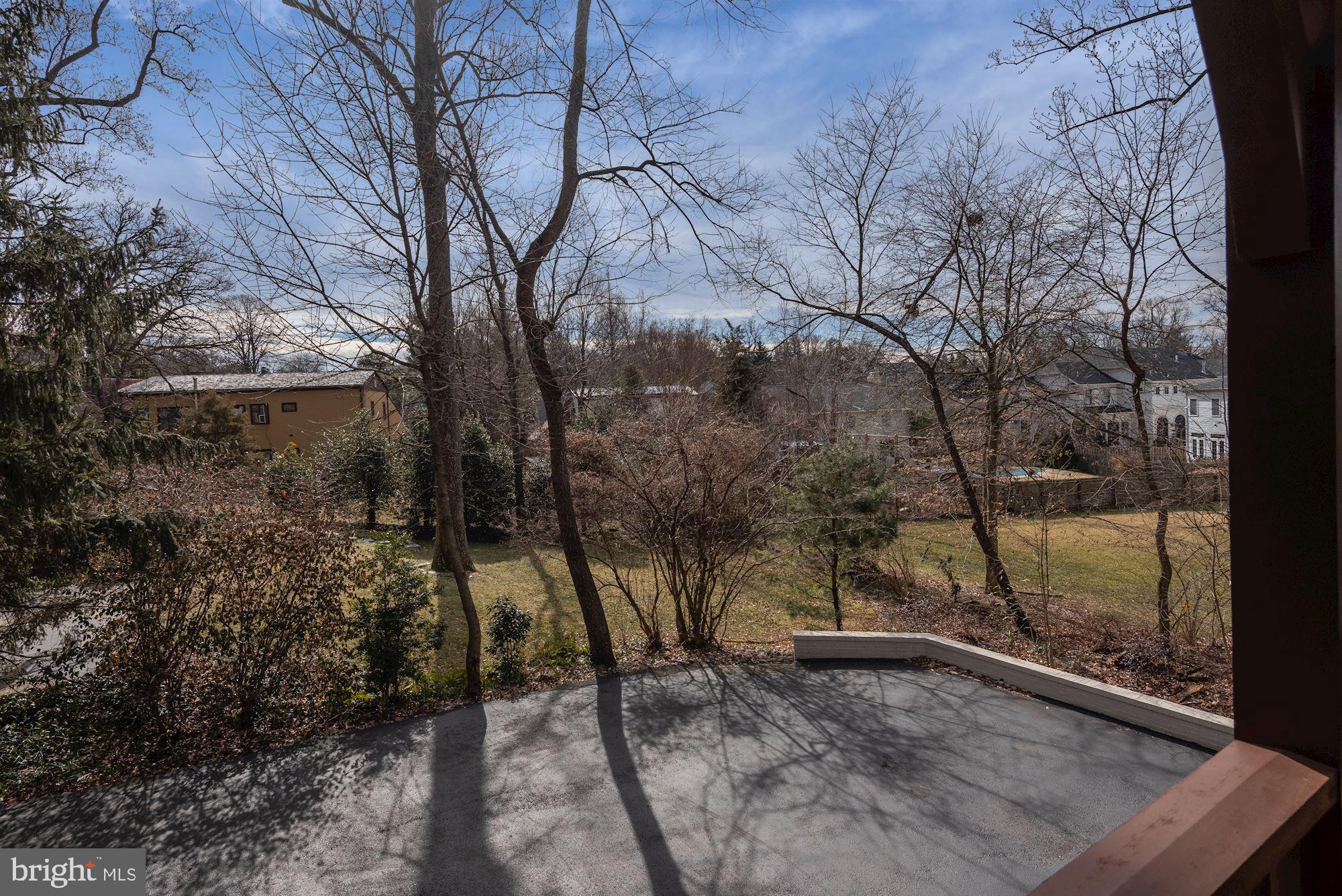 GREENWICH FOREST - Residential