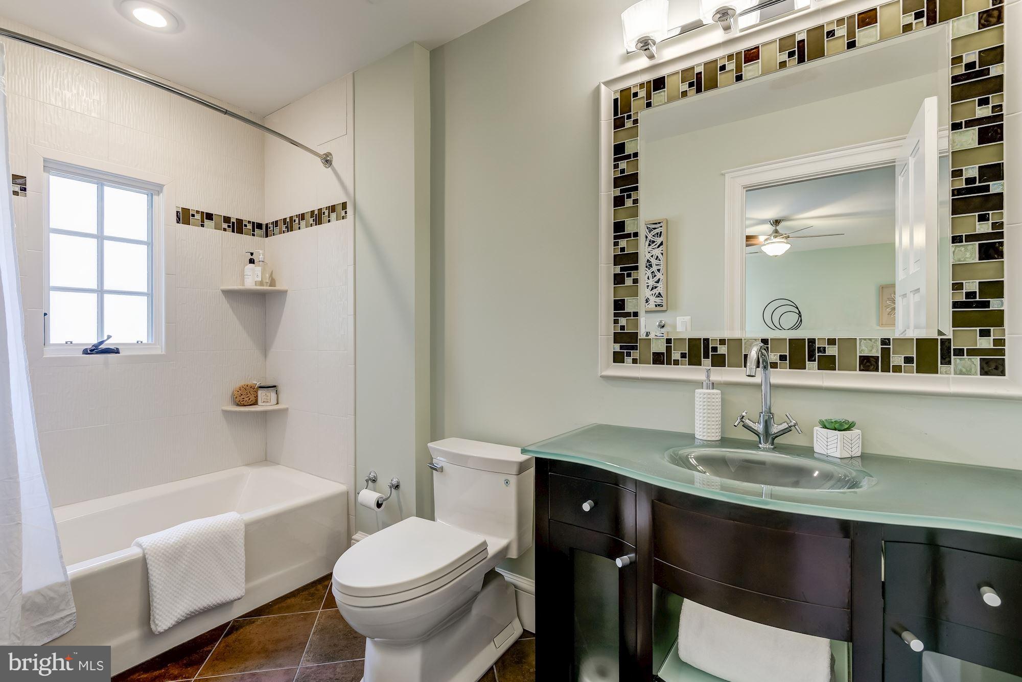 GREENWICH FOREST - Residential