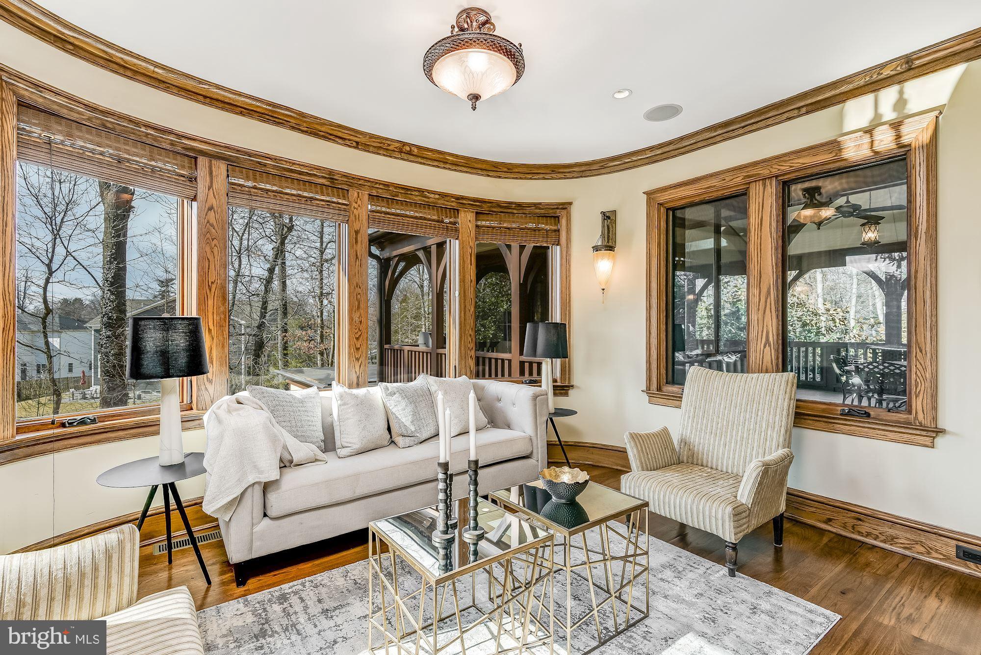 GREENWICH FOREST - Residential