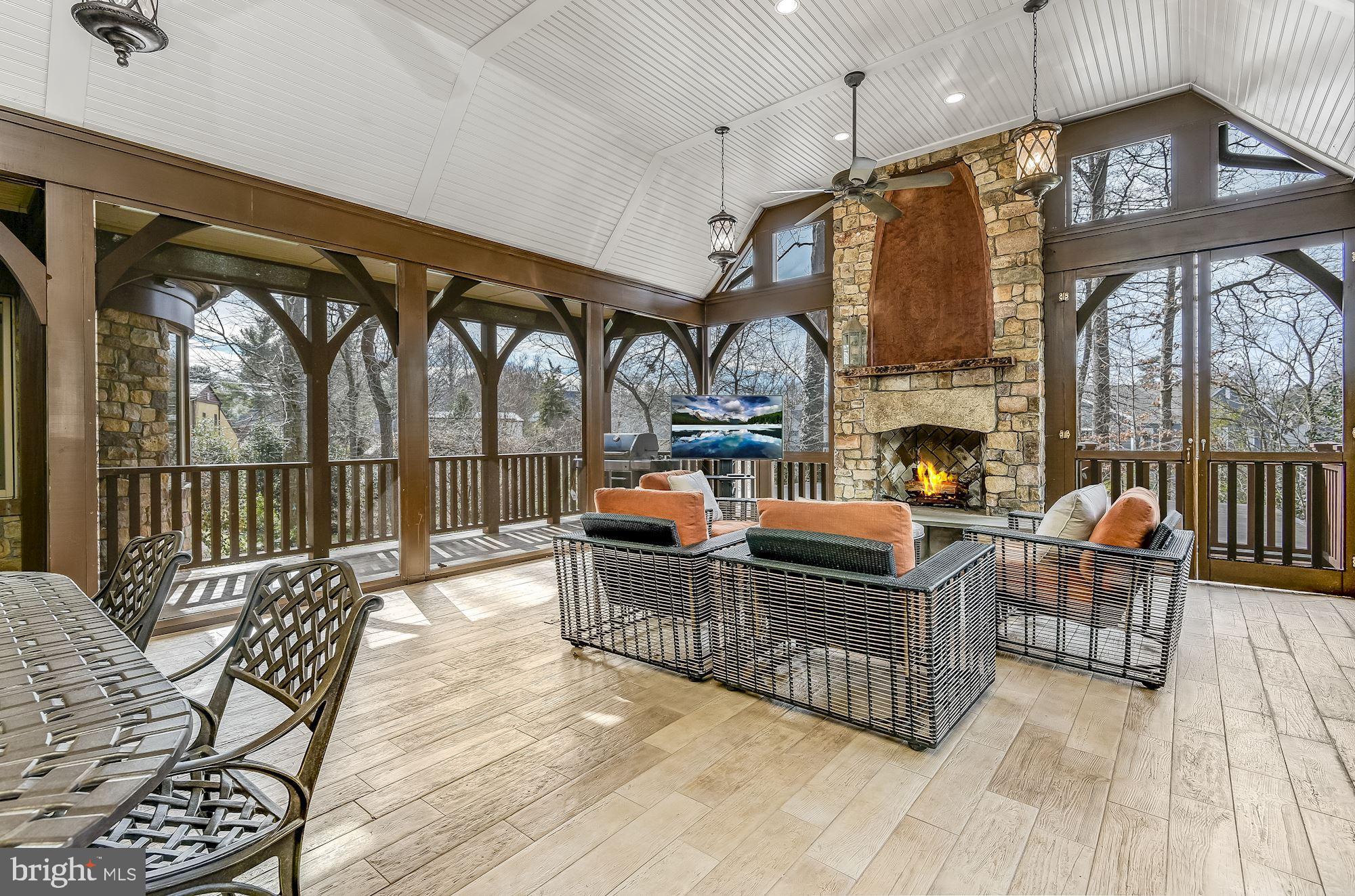 GREENWICH FOREST - Residential