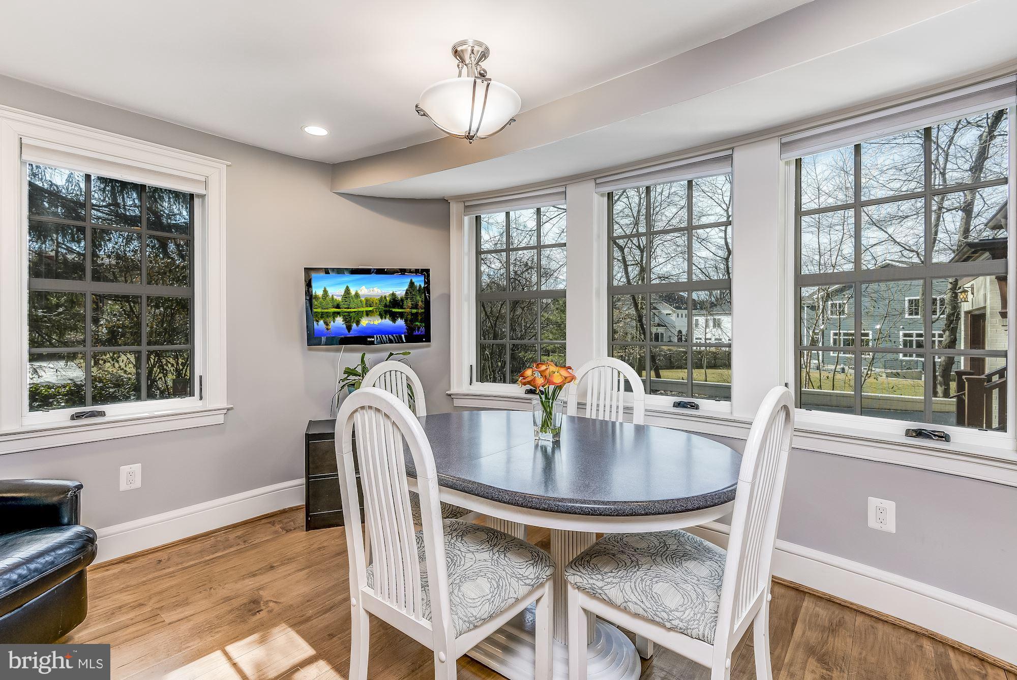 GREENWICH FOREST - Residential